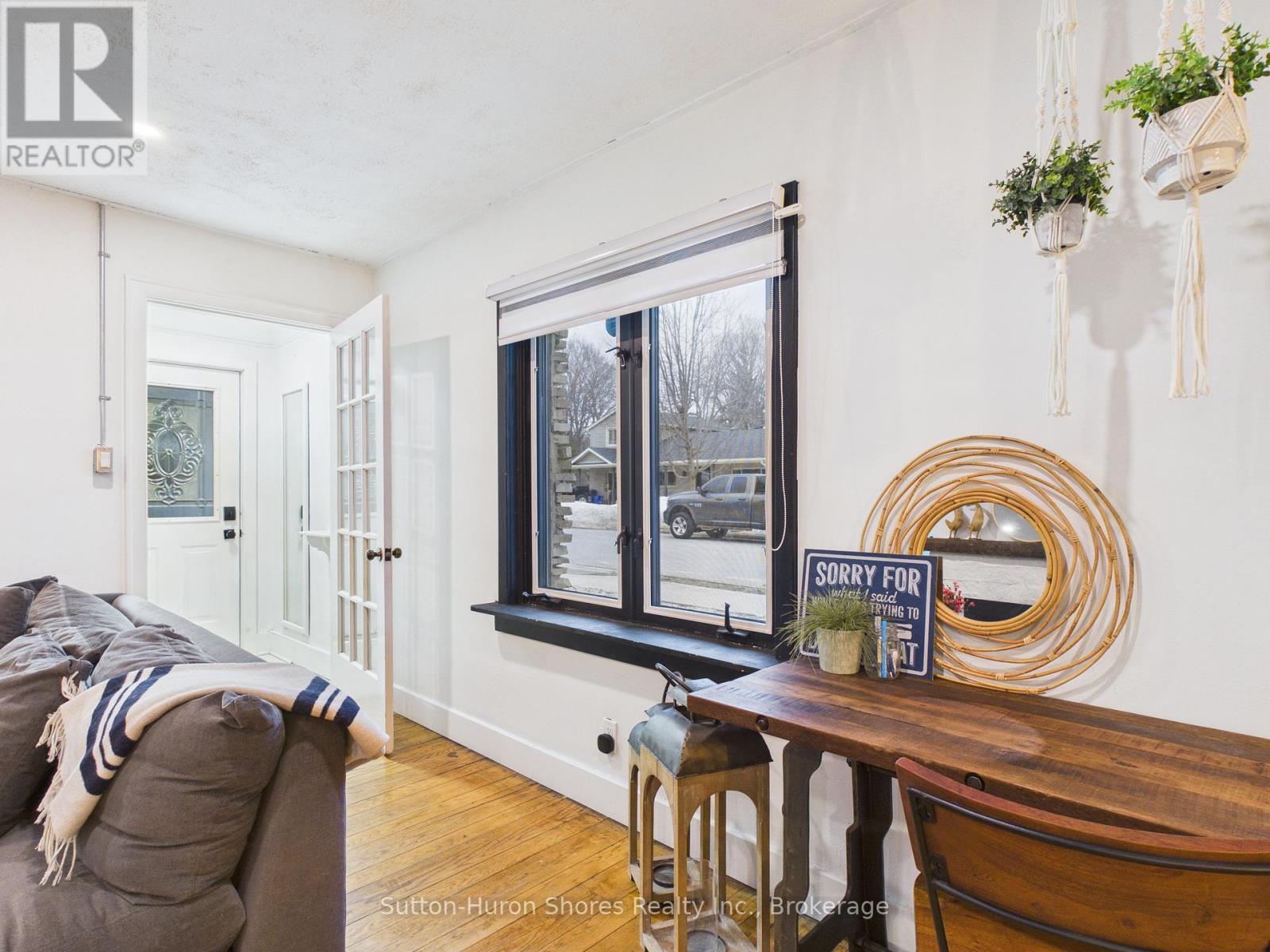 669 LOUIS STREET - 3