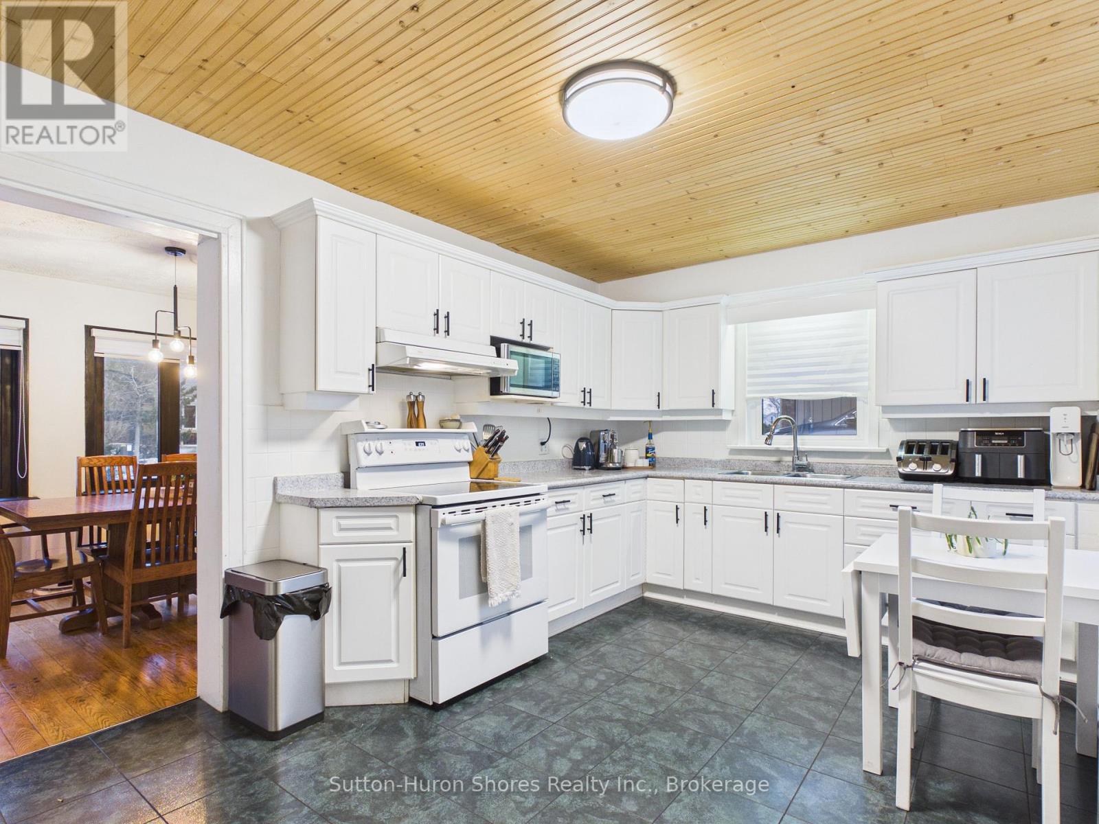 669 LOUIS STREET - 7