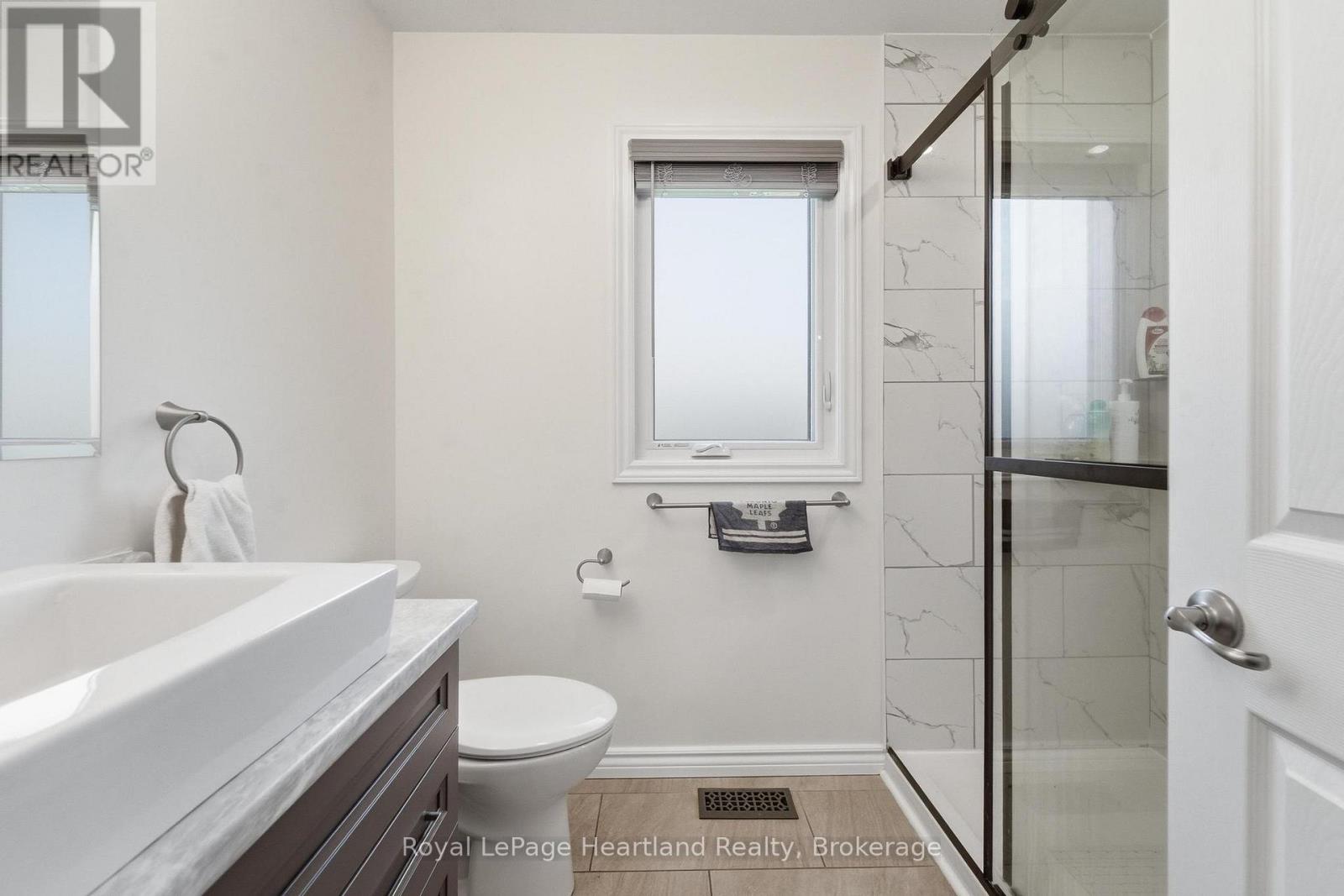 37 LAKE BREEZE DRIVE - Image 25
