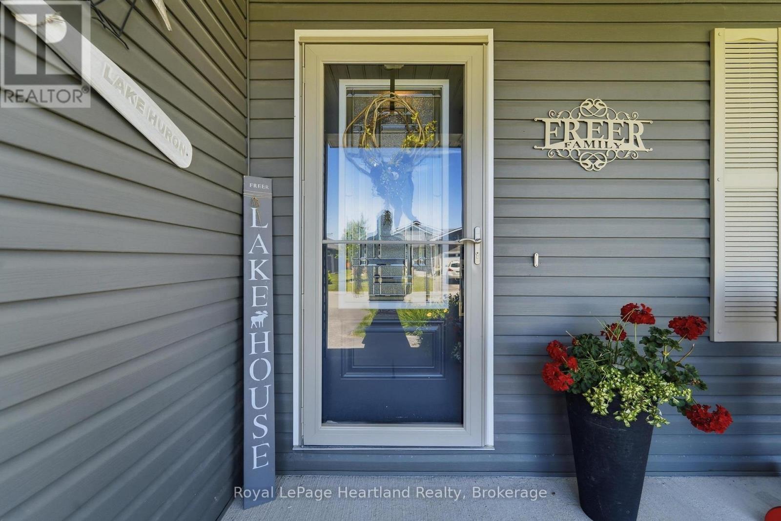 37 LAKE BREEZE DRIVE - Image 4