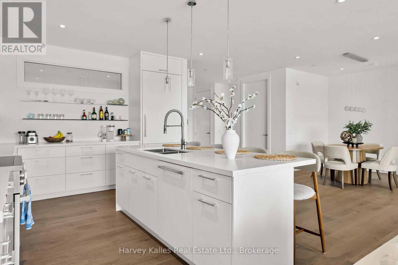 #306 727 GRANDVIEW DRIVE - 18