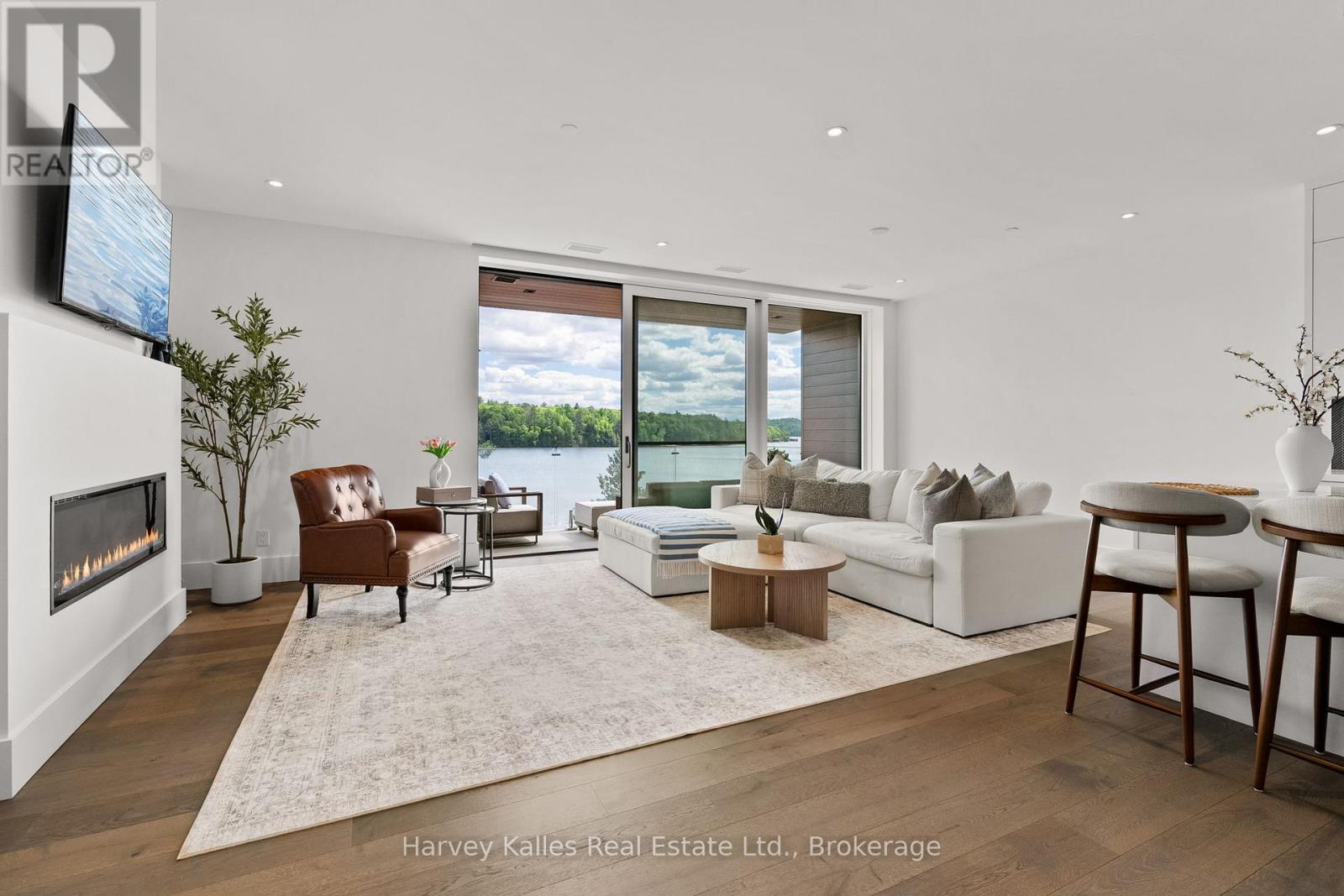 #306 727 GRANDVIEW DRIVE - 20