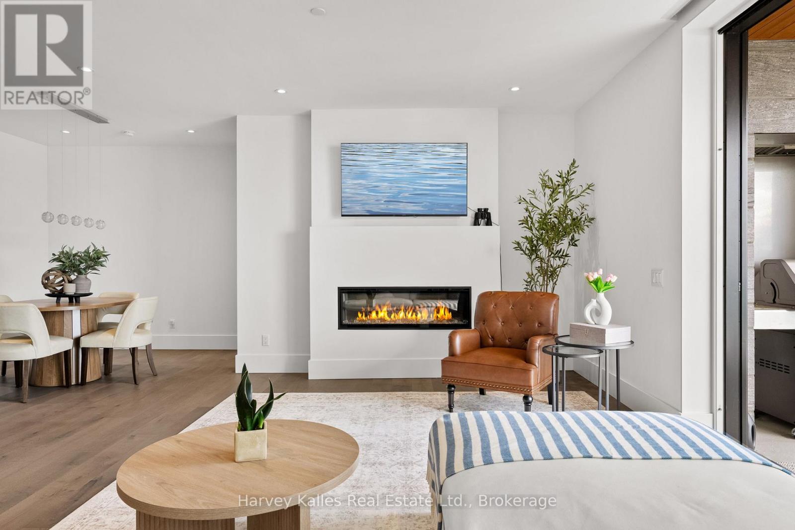 #306 727 GRANDVIEW DRIVE - 21
