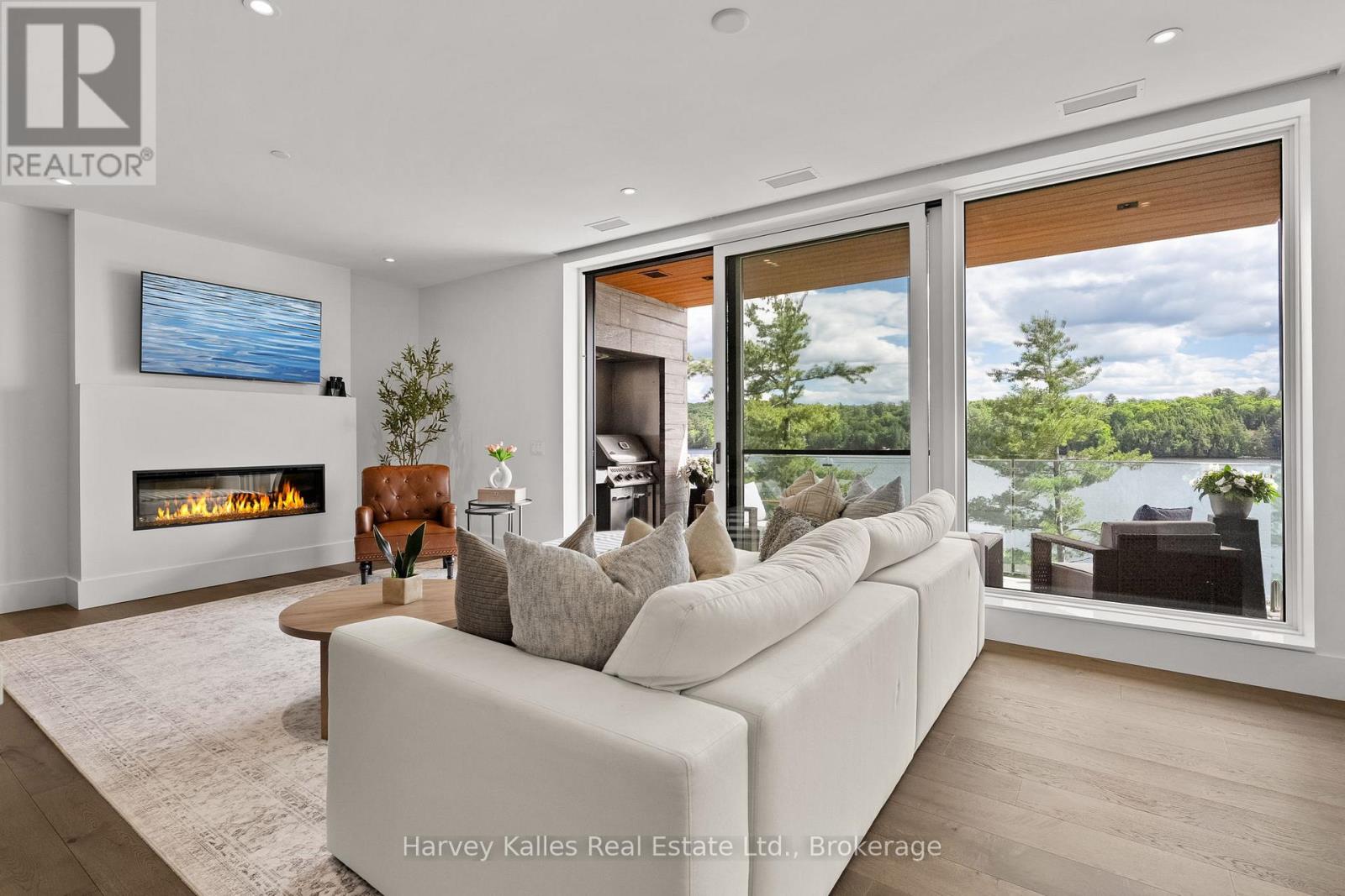 #306 727 GRANDVIEW DRIVE - 22