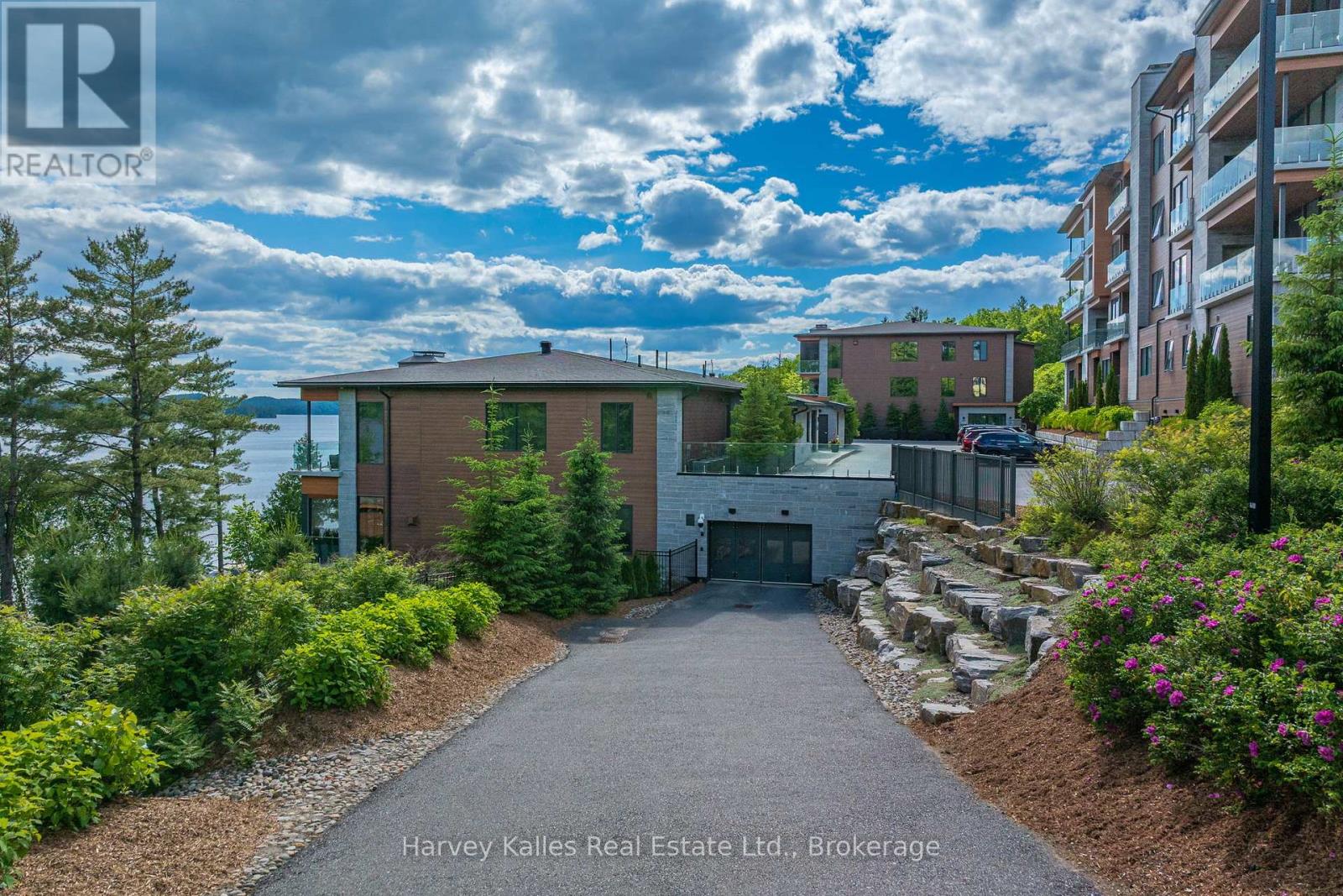 #306 727 GRANDVIEW DRIVE - 43