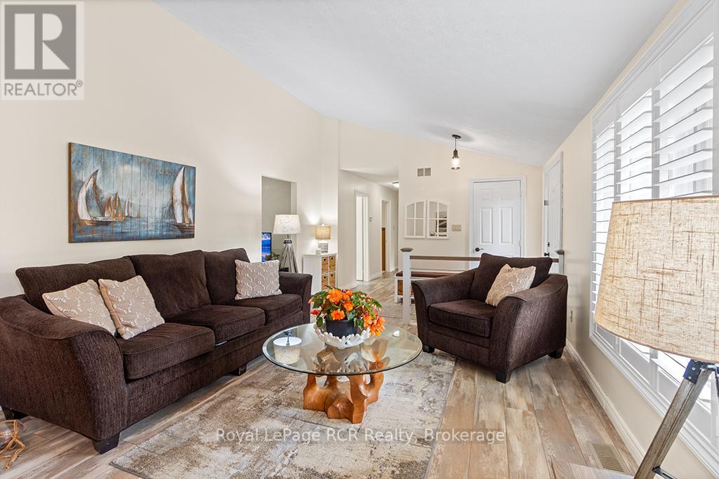 25 GRAHAM CRESCENT N - 9