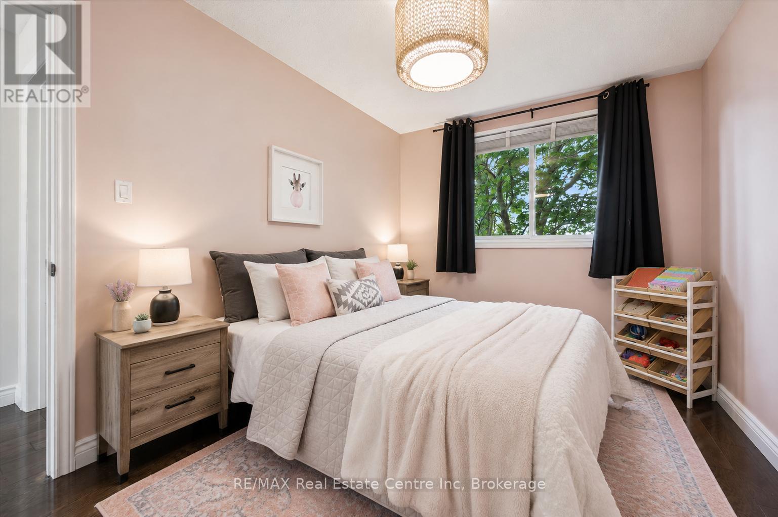 152 WELLINGTON ROAD 7 - 19