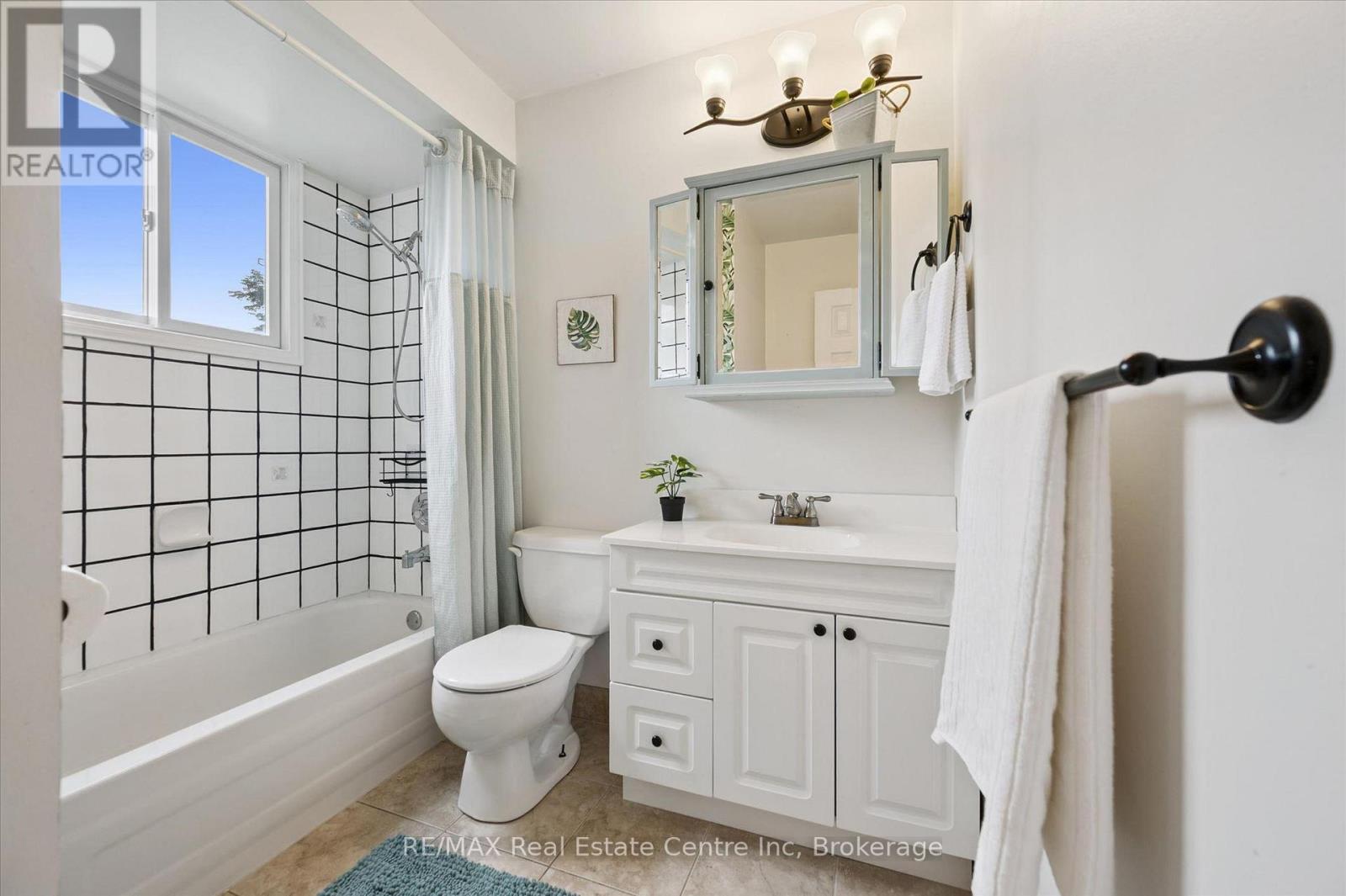 152 WELLINGTON ROAD 7 - 21