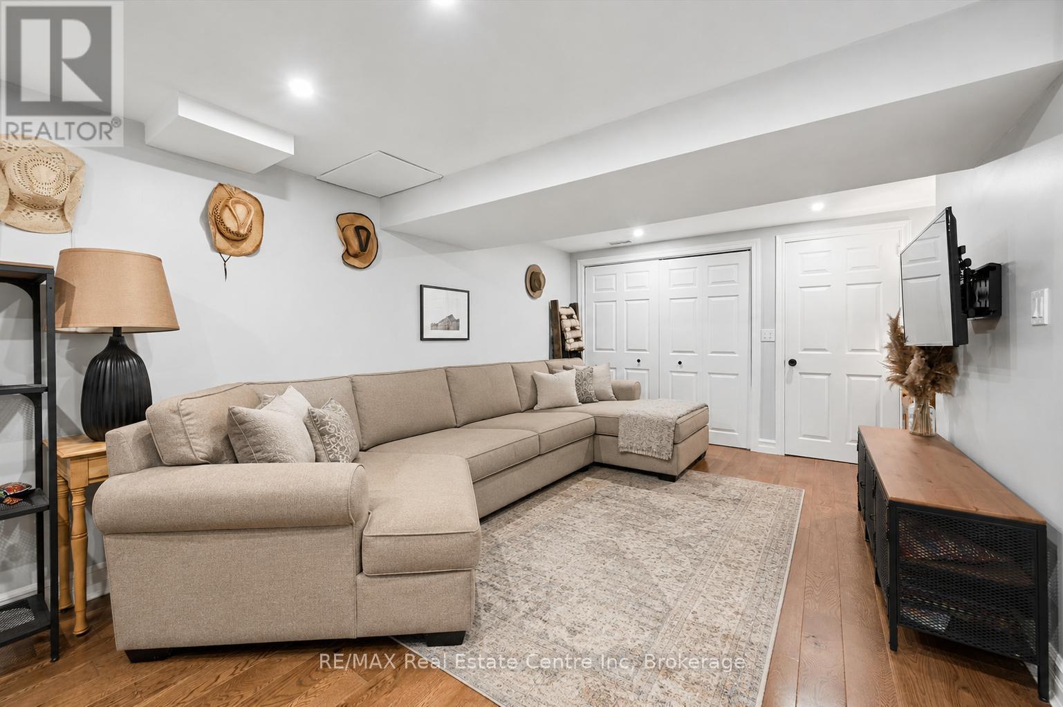 152 WELLINGTON ROAD 7 - 22