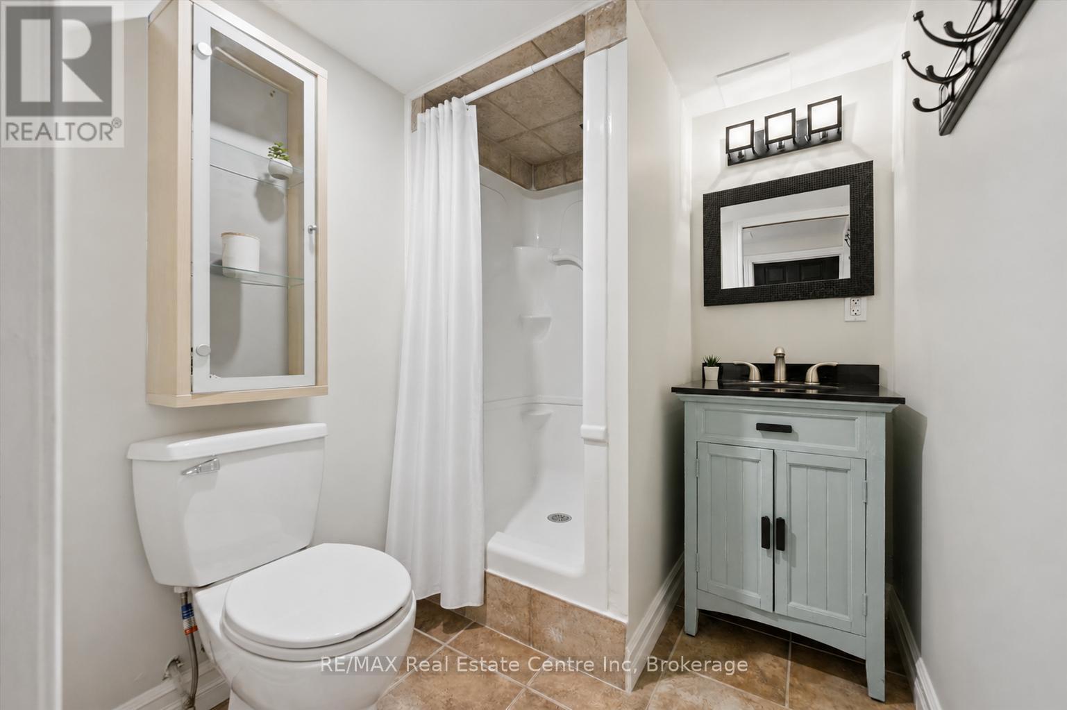 152 WELLINGTON ROAD 7 - 23