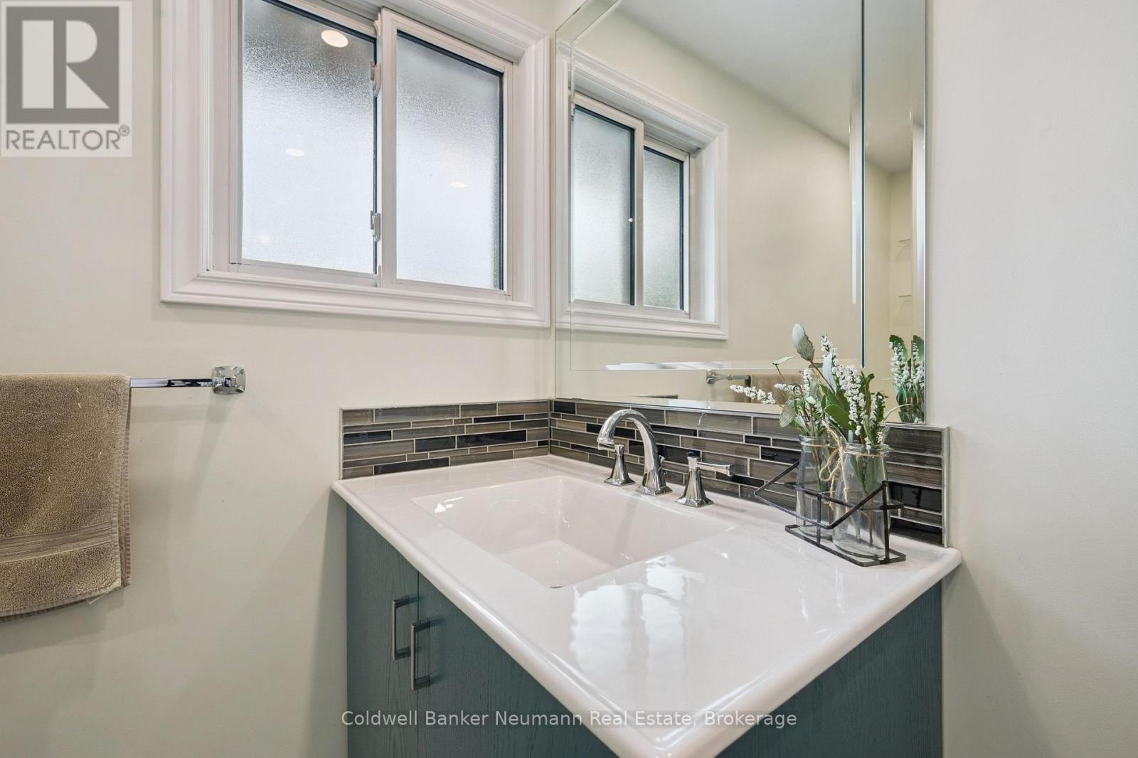 62 GLENBURNIE DRIVE - 24