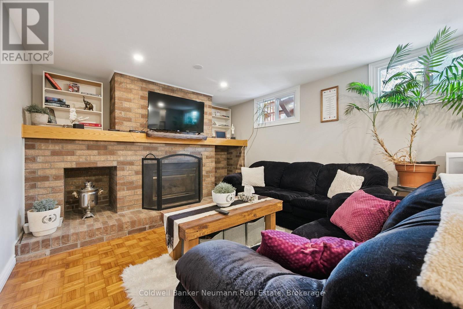 62 GLENBURNIE DRIVE - 28