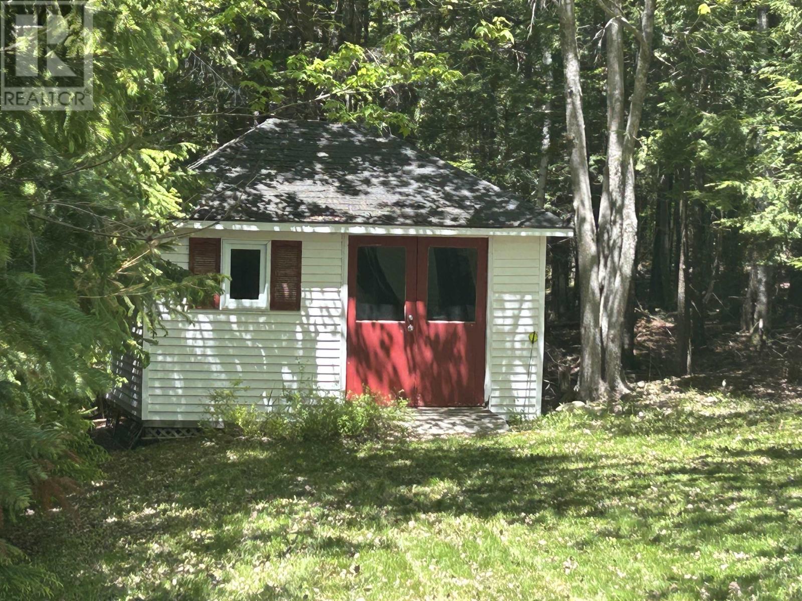 6 Ainsley Court - 5