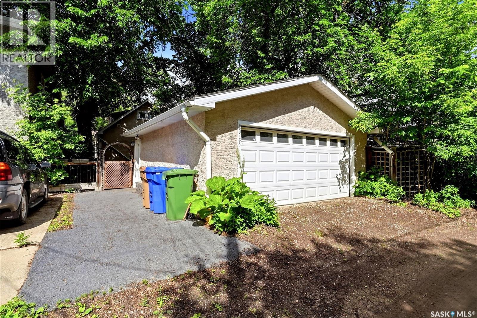 2917 Robinson STREET - 32