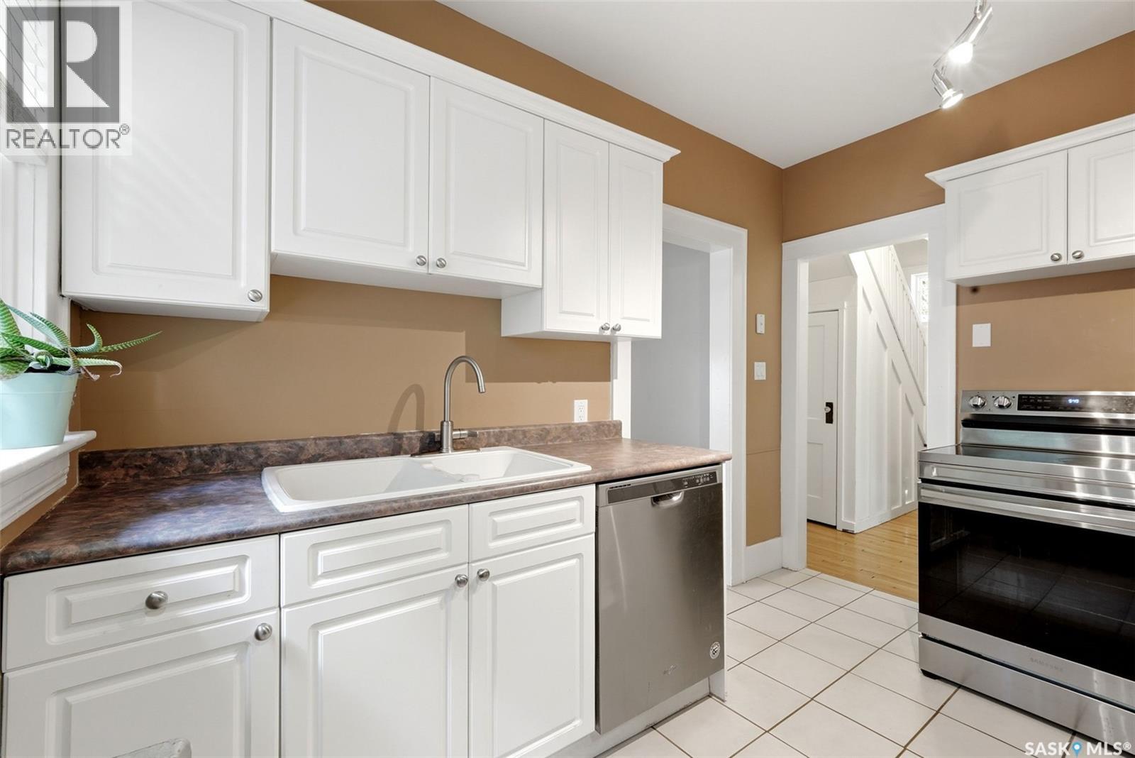 2917 Robinson STREET - 9