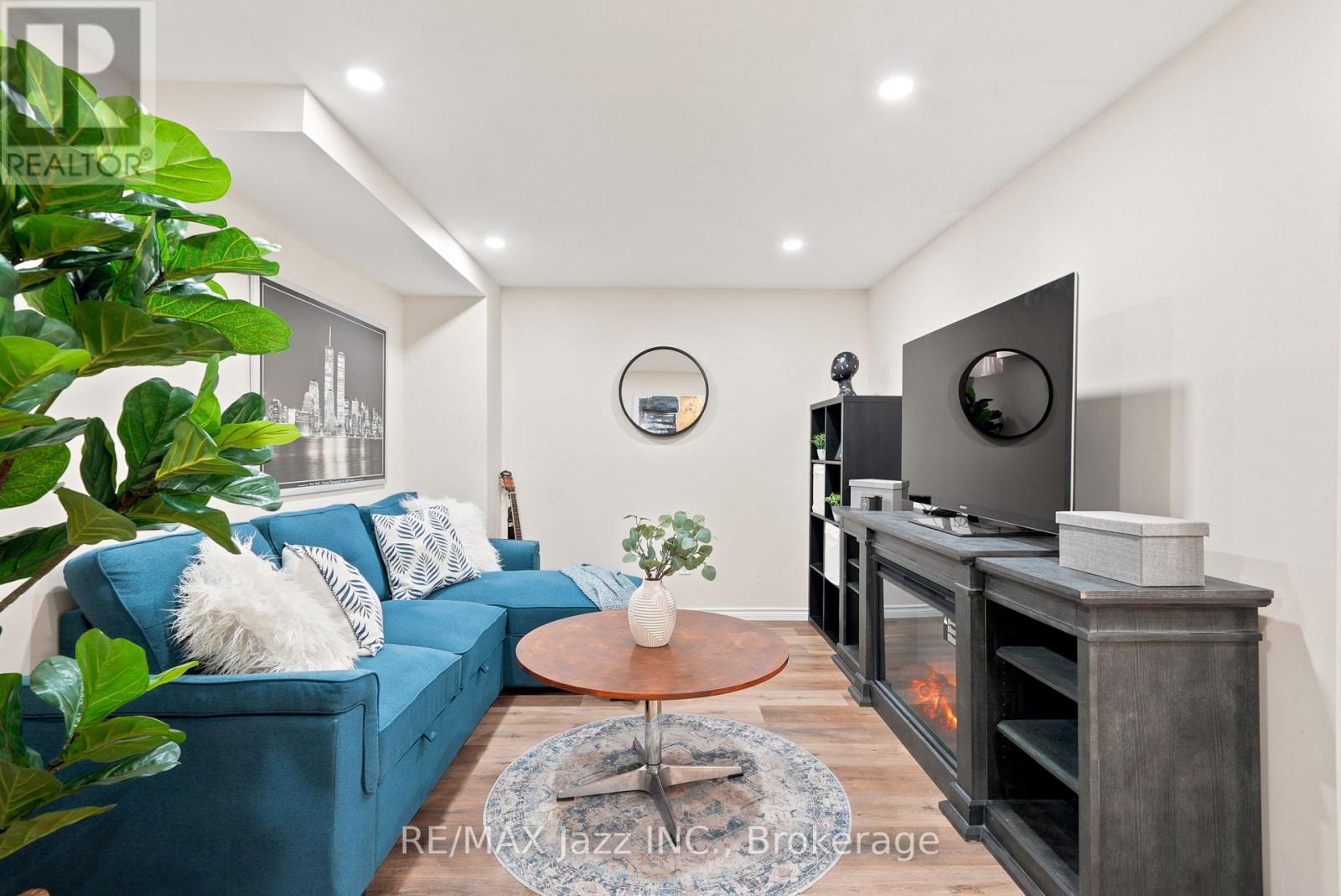 15 FARMSTEAD DRIVE - 27