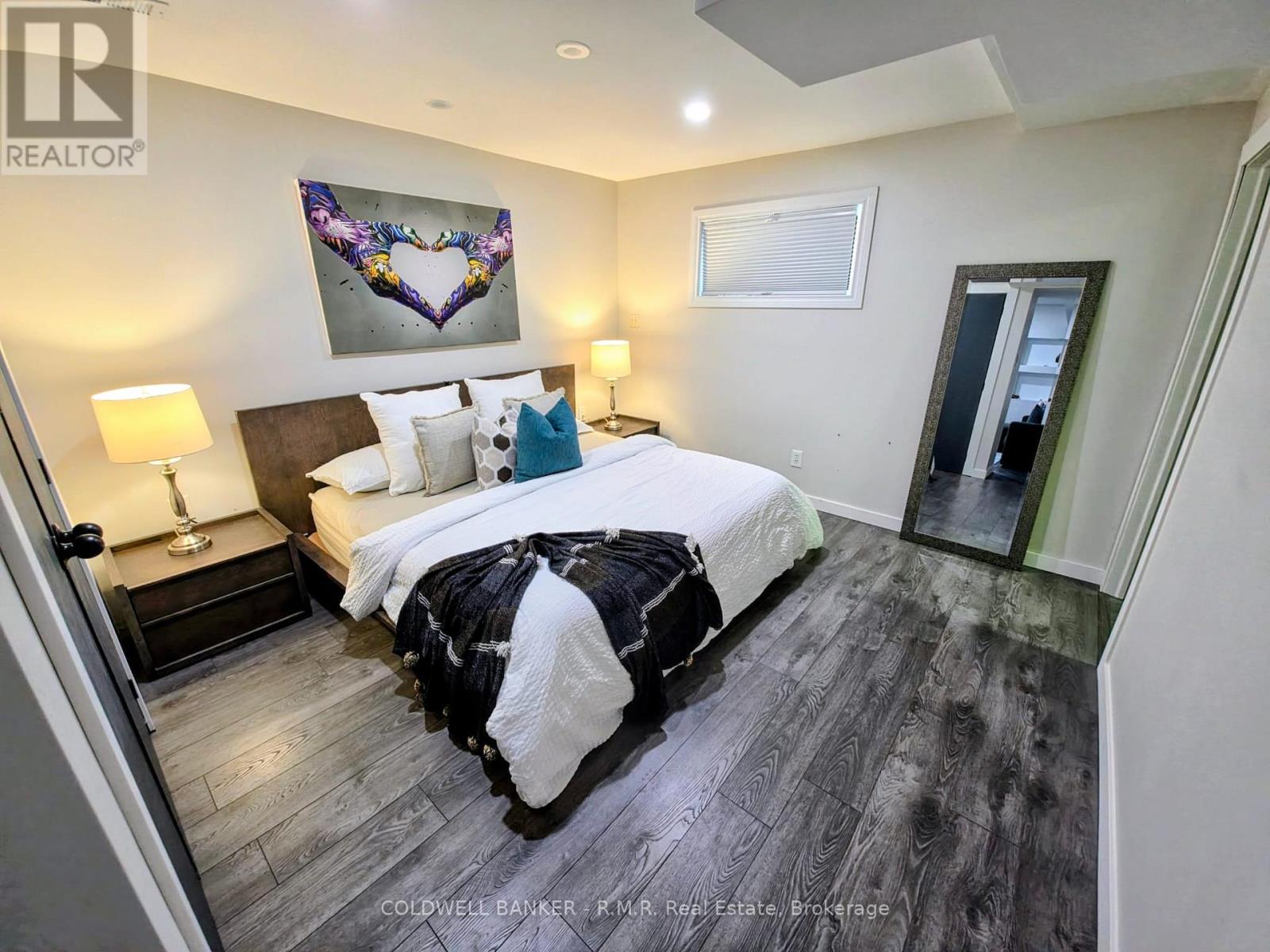 39 KING LANE - 32