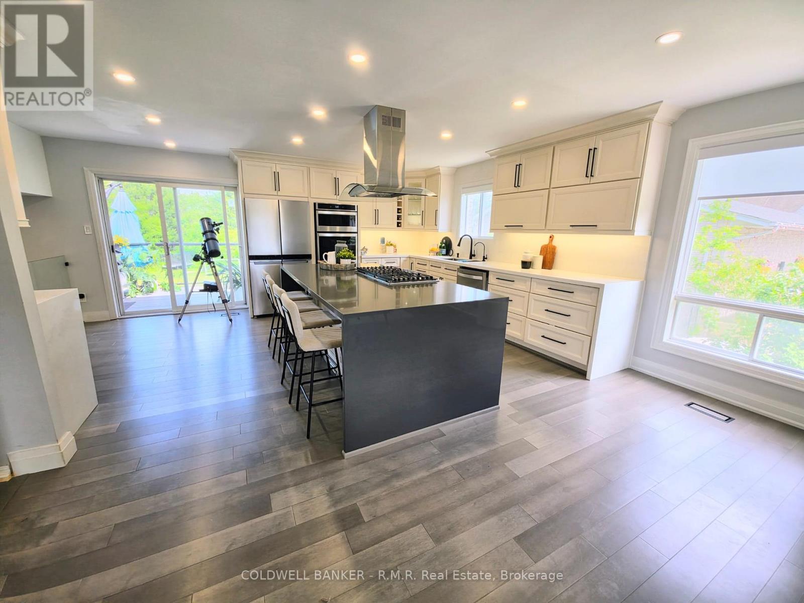 39 KING LANE - 20