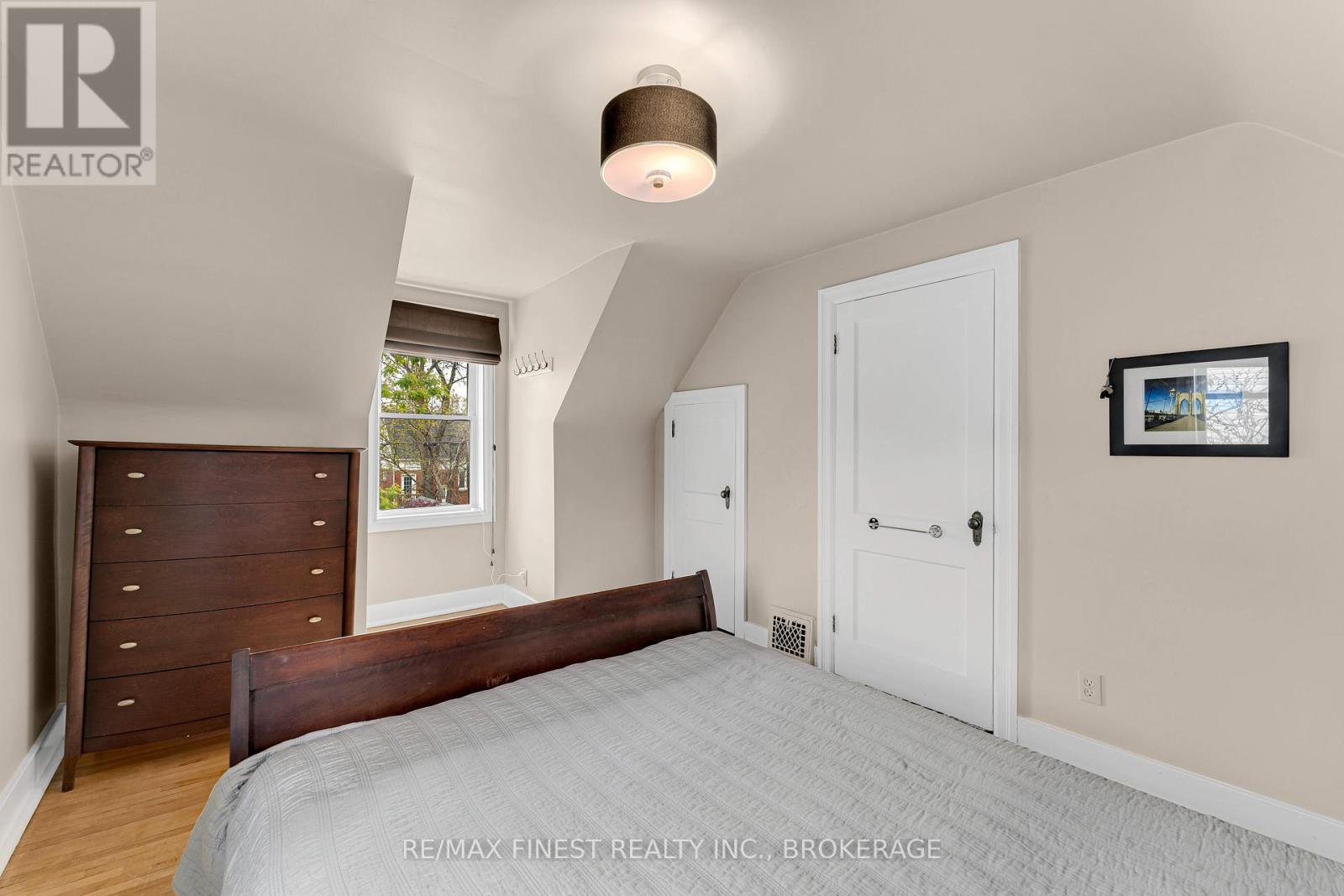 298 COLLEGE STREET - 24