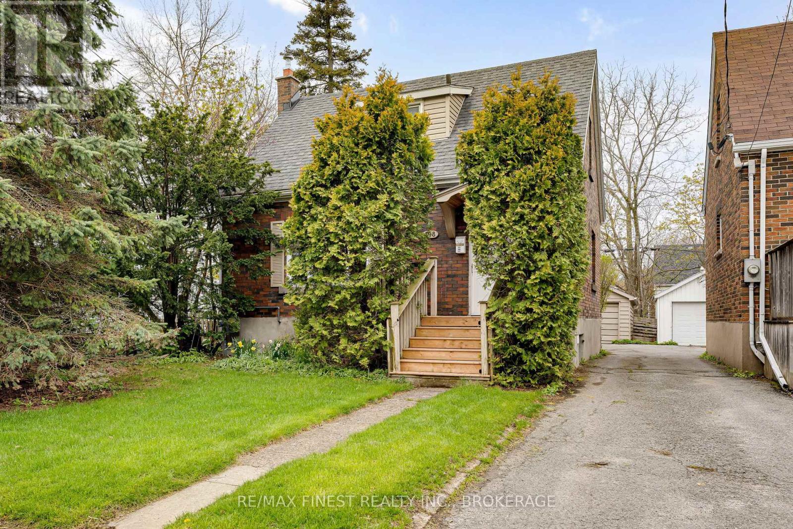 298 COLLEGE STREET - 2