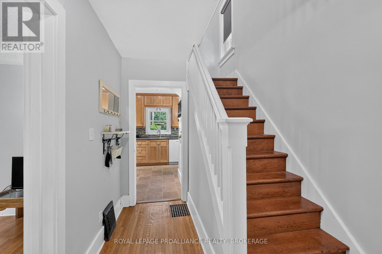 101 NAPIER STREET - 4