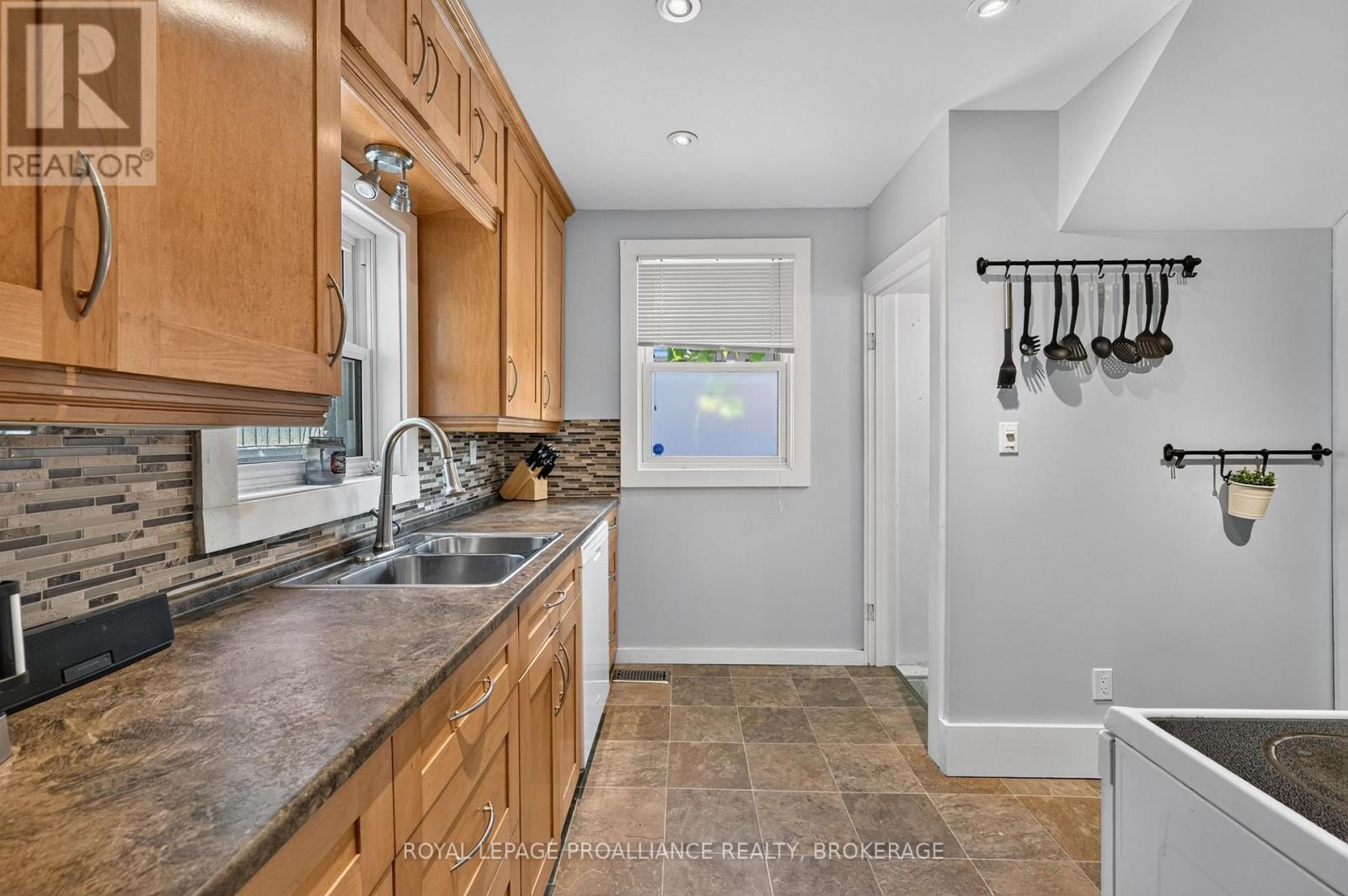 101 NAPIER STREET - 13