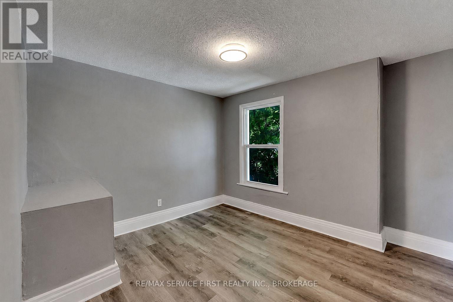 211 RAGLAN ROAD - 16