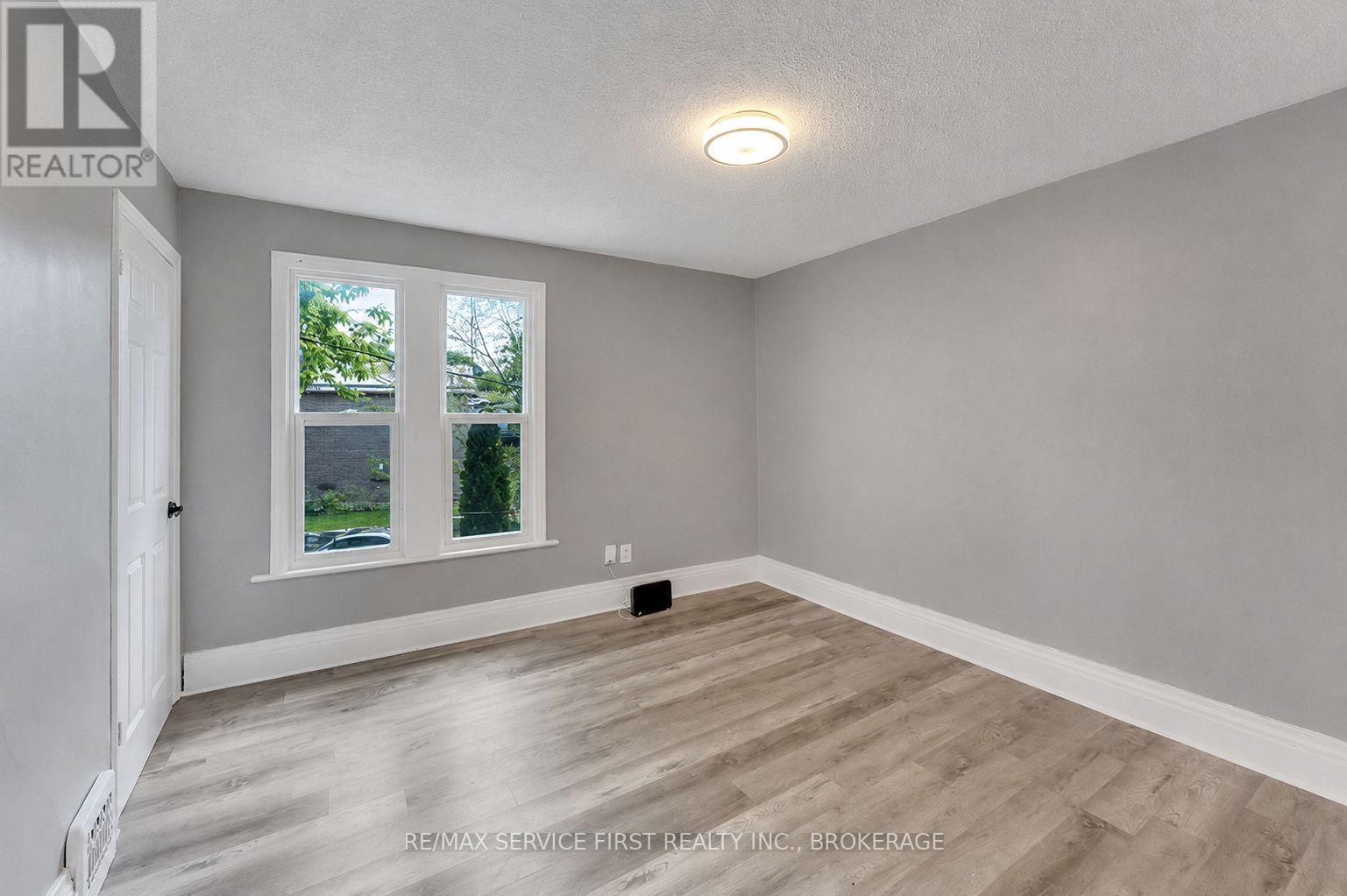 211 RAGLAN ROAD - 17