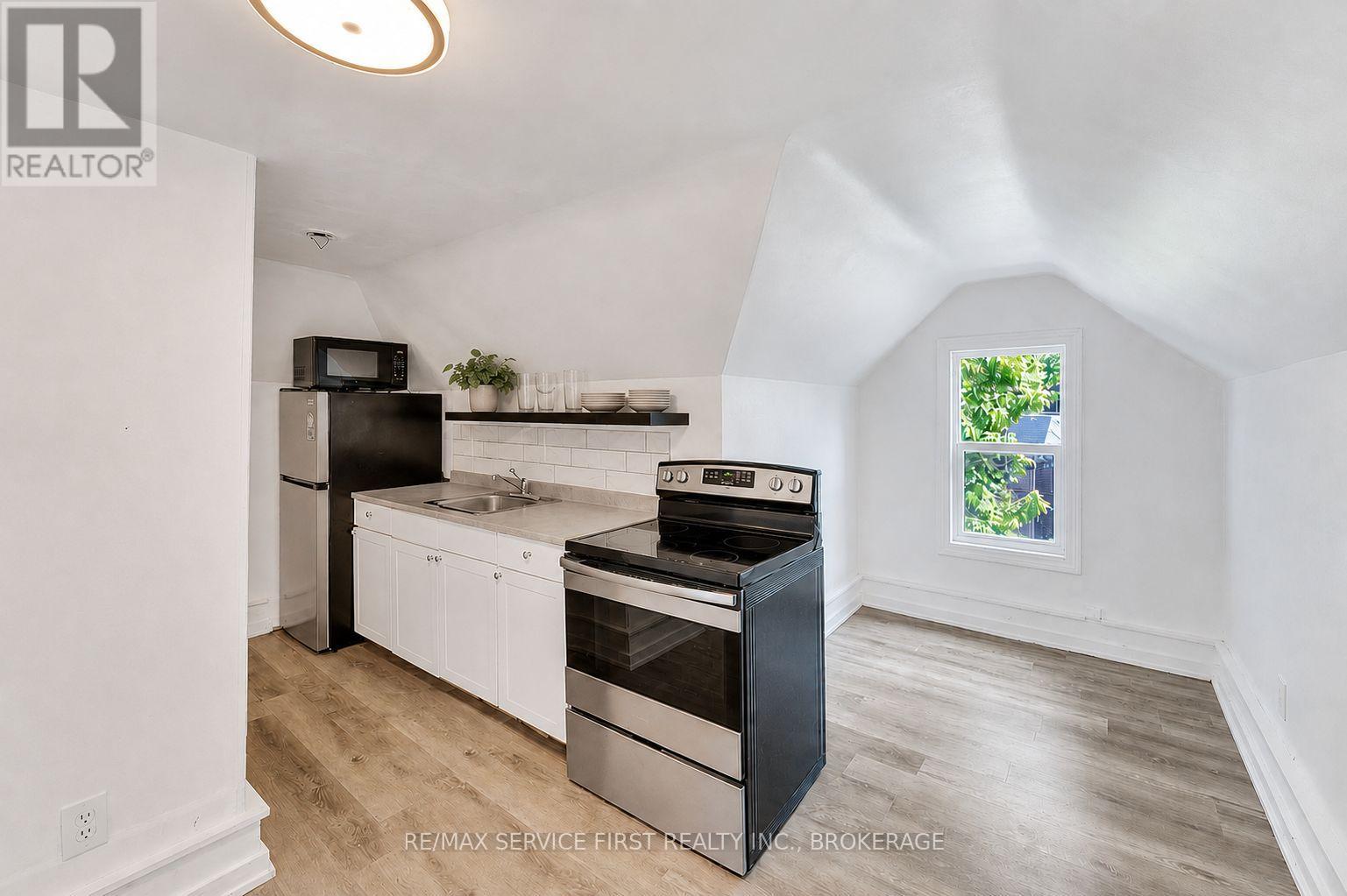 211 RAGLAN ROAD - 20