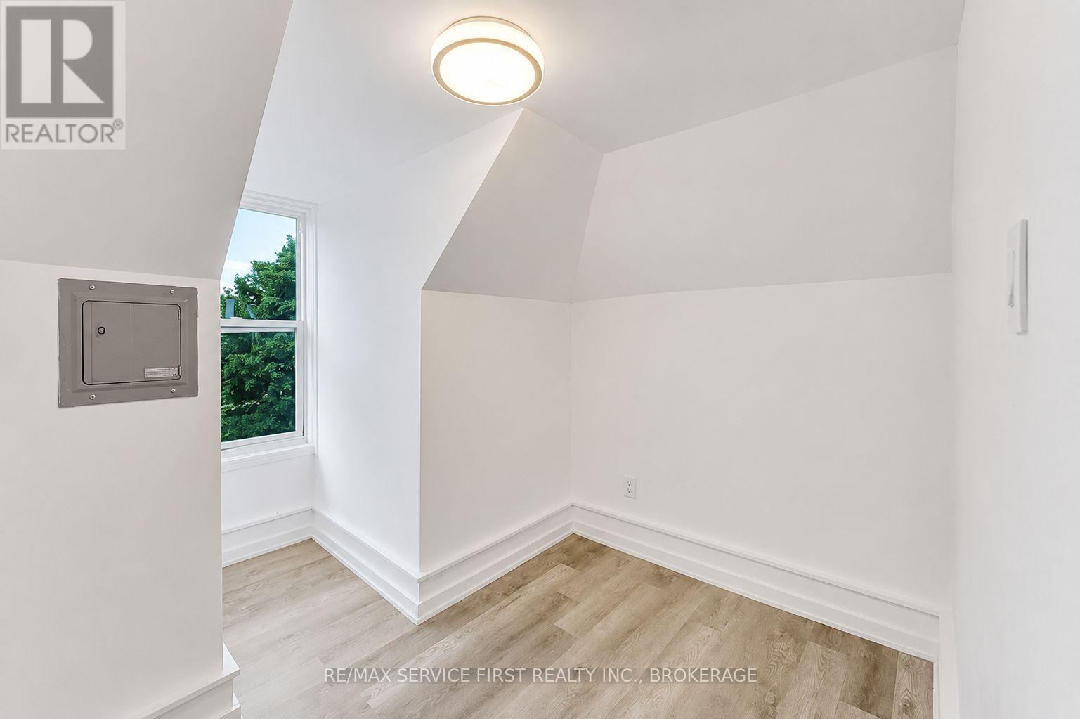 211 RAGLAN ROAD - 21