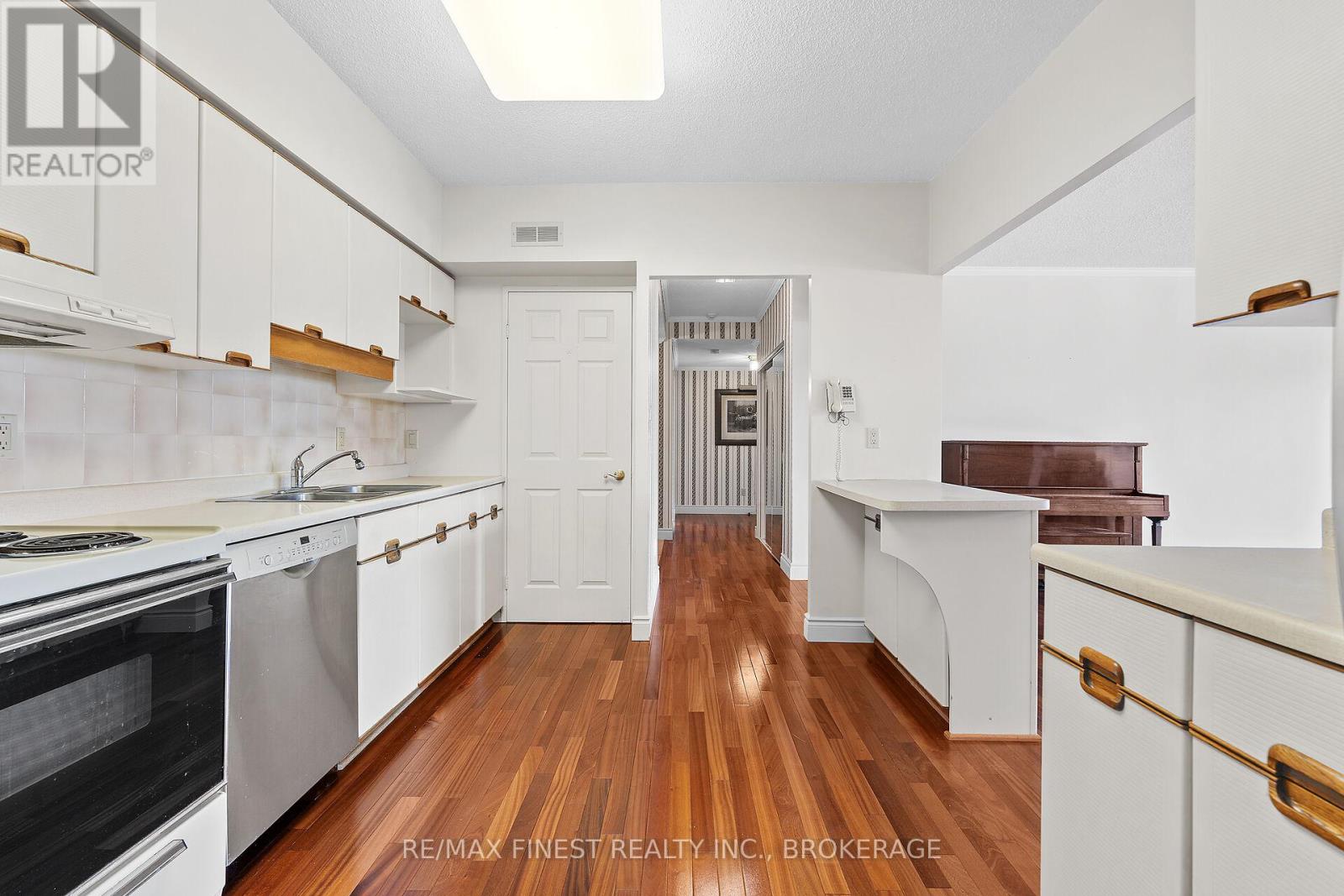 #302 1000 KING STREET W - 17