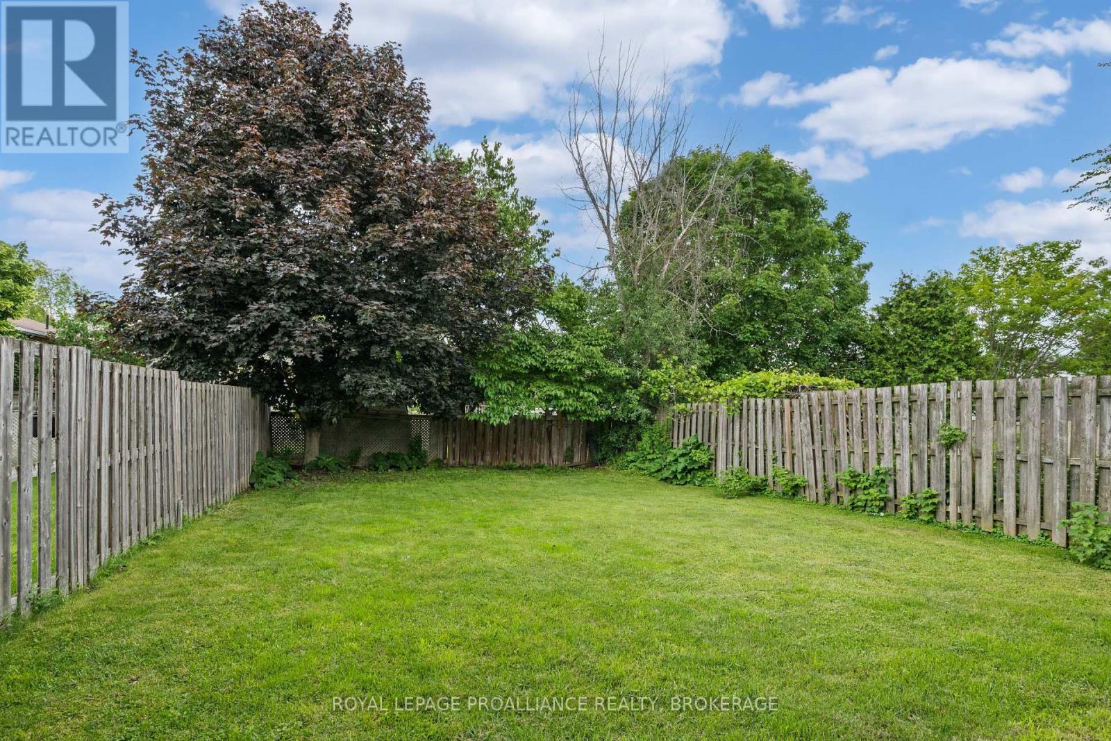 653 BARNSLEY CRESCENT - 5