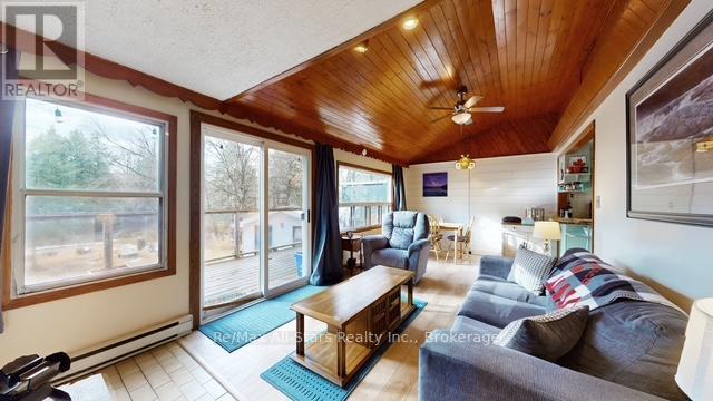 286 EDWINA DRIVE - 11