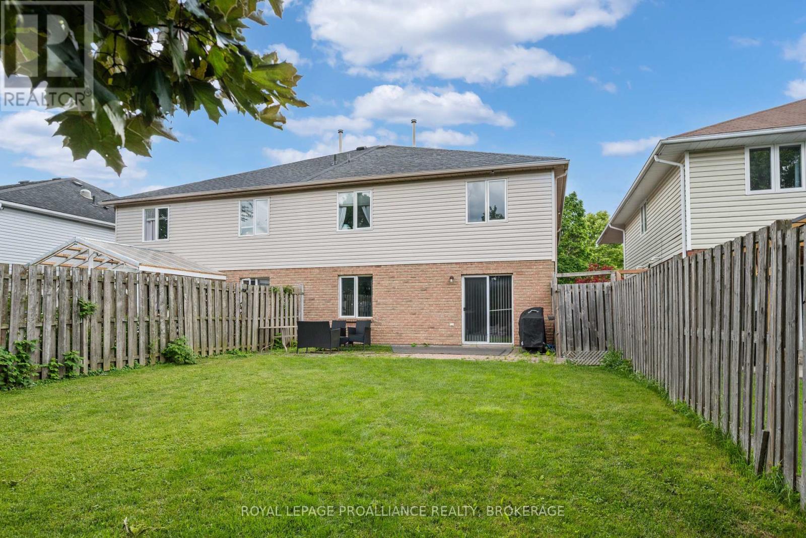 653 BARNSLEY CRESCENT - 6