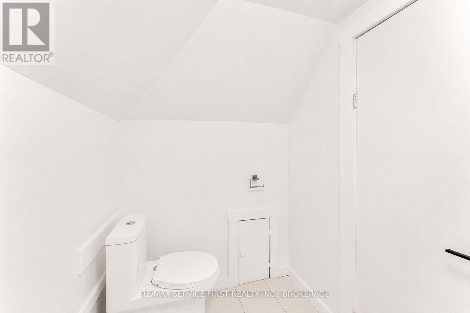 211 RAGLAN ROAD - 23