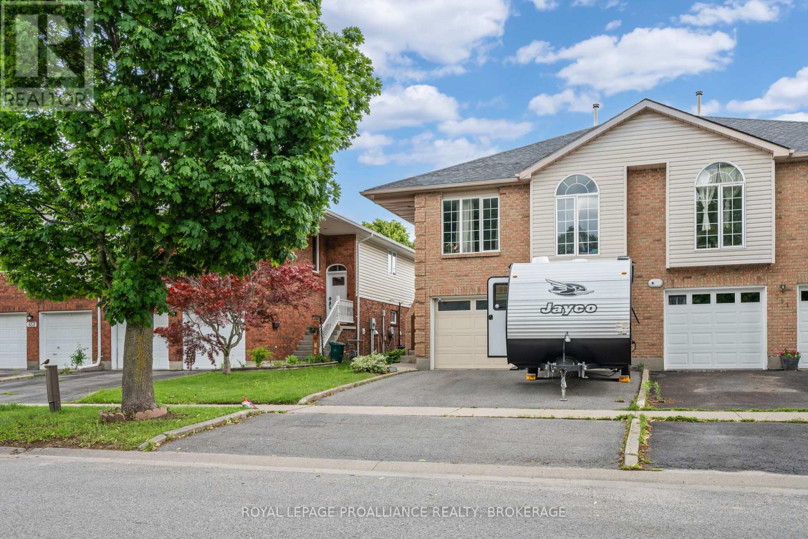 653 BARNSLEY CRESCENT - 4