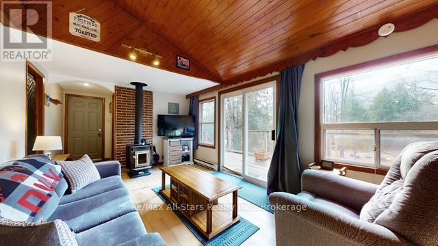 286 EDWINA DRIVE - 13