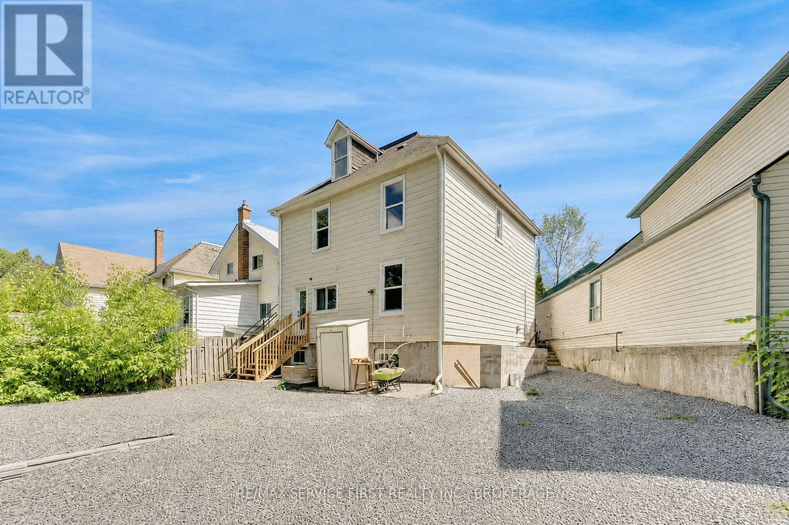 211 RAGLAN ROAD - 24