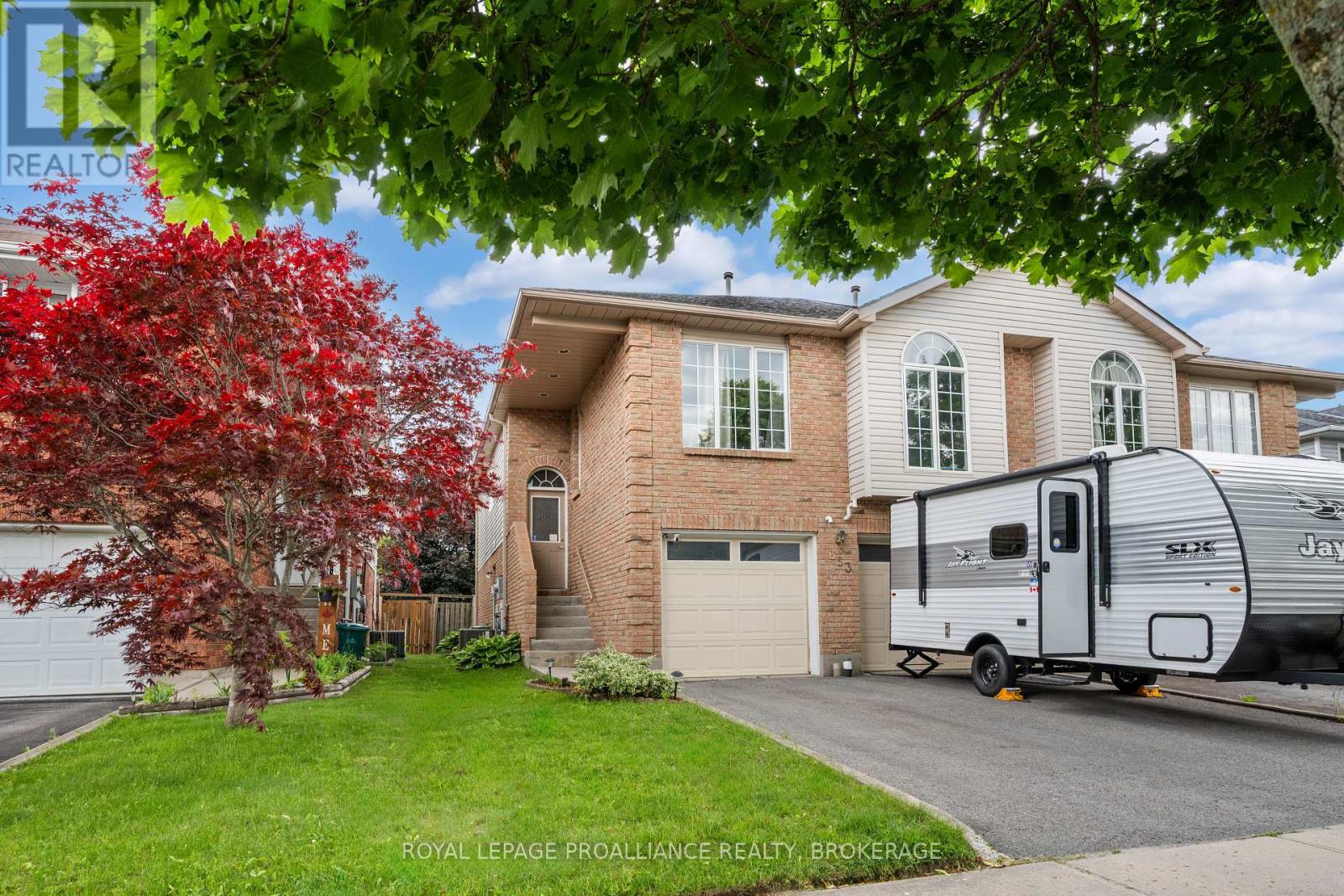 653 BARNSLEY CRESCENT - 2