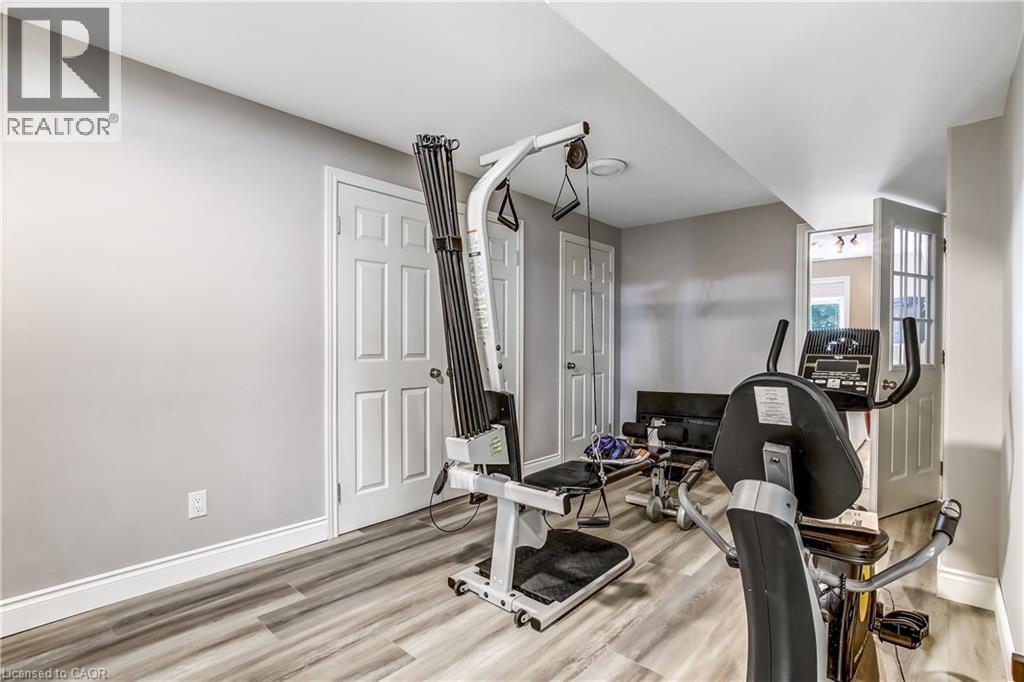 139 MANNHEIM Crescent - 35