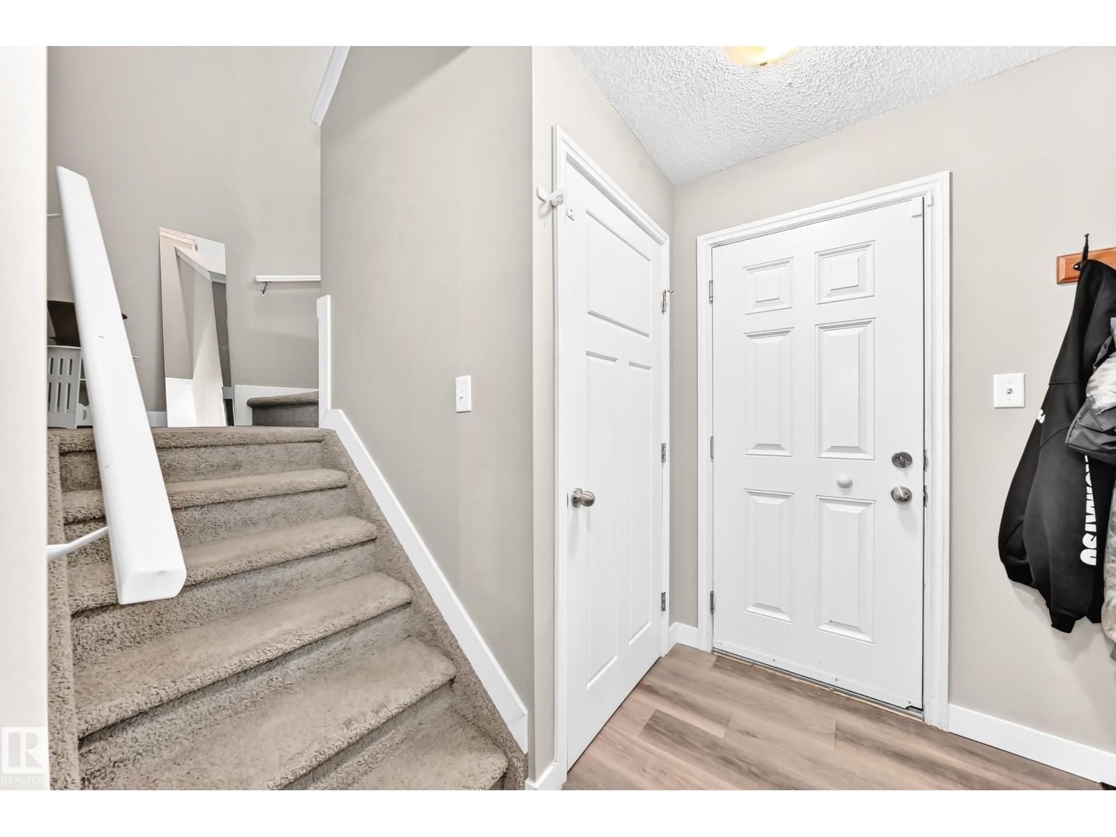 6123 13 AV SW - 22