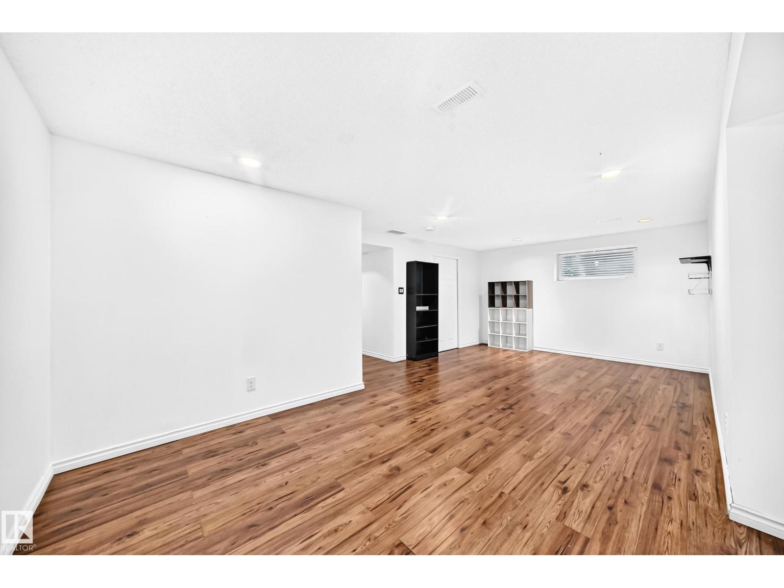 6123 13 AV SW - 37