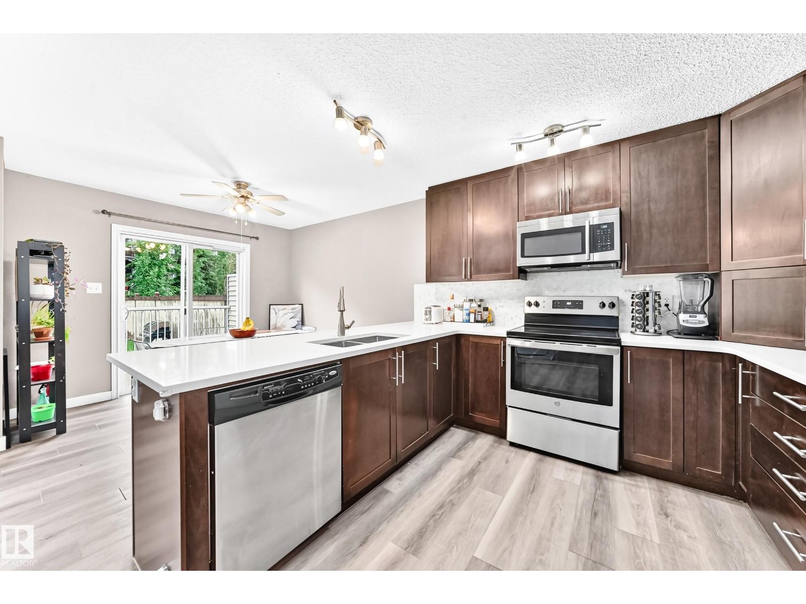 6123 13 AV SW - 8