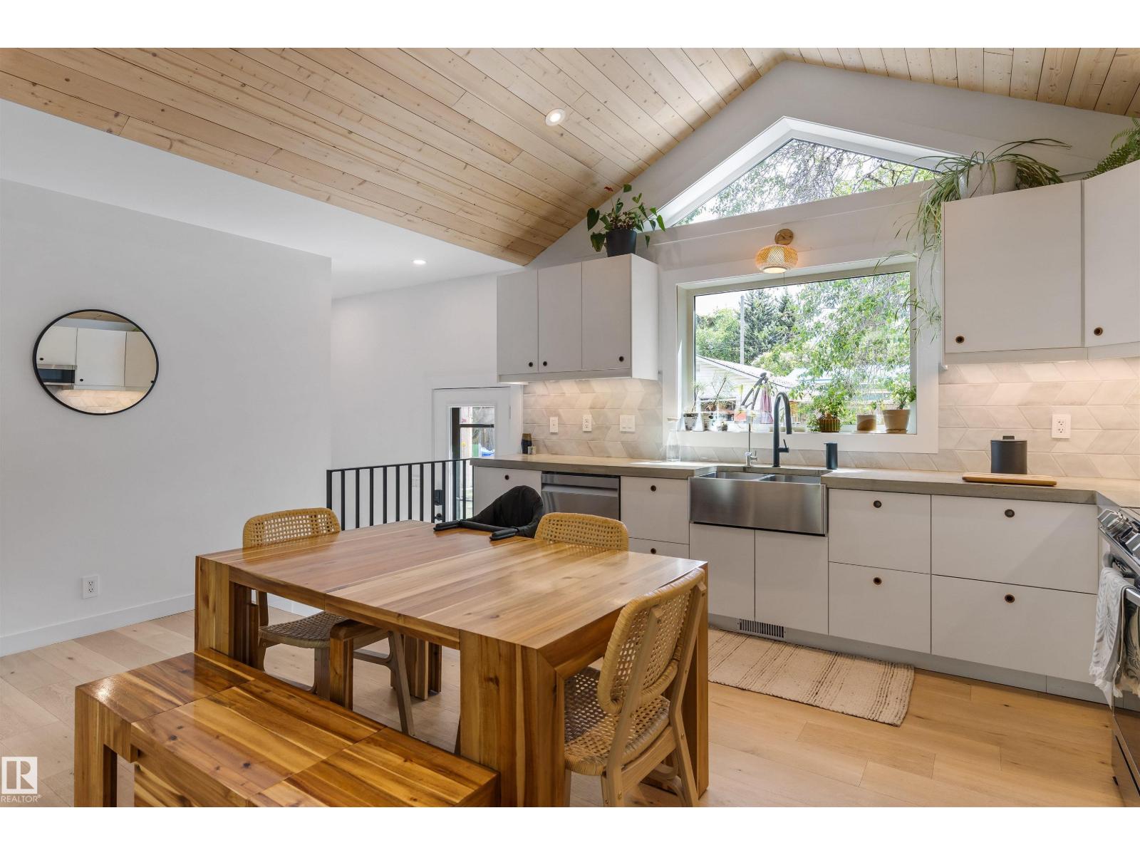 12 BELMONT DR - 12