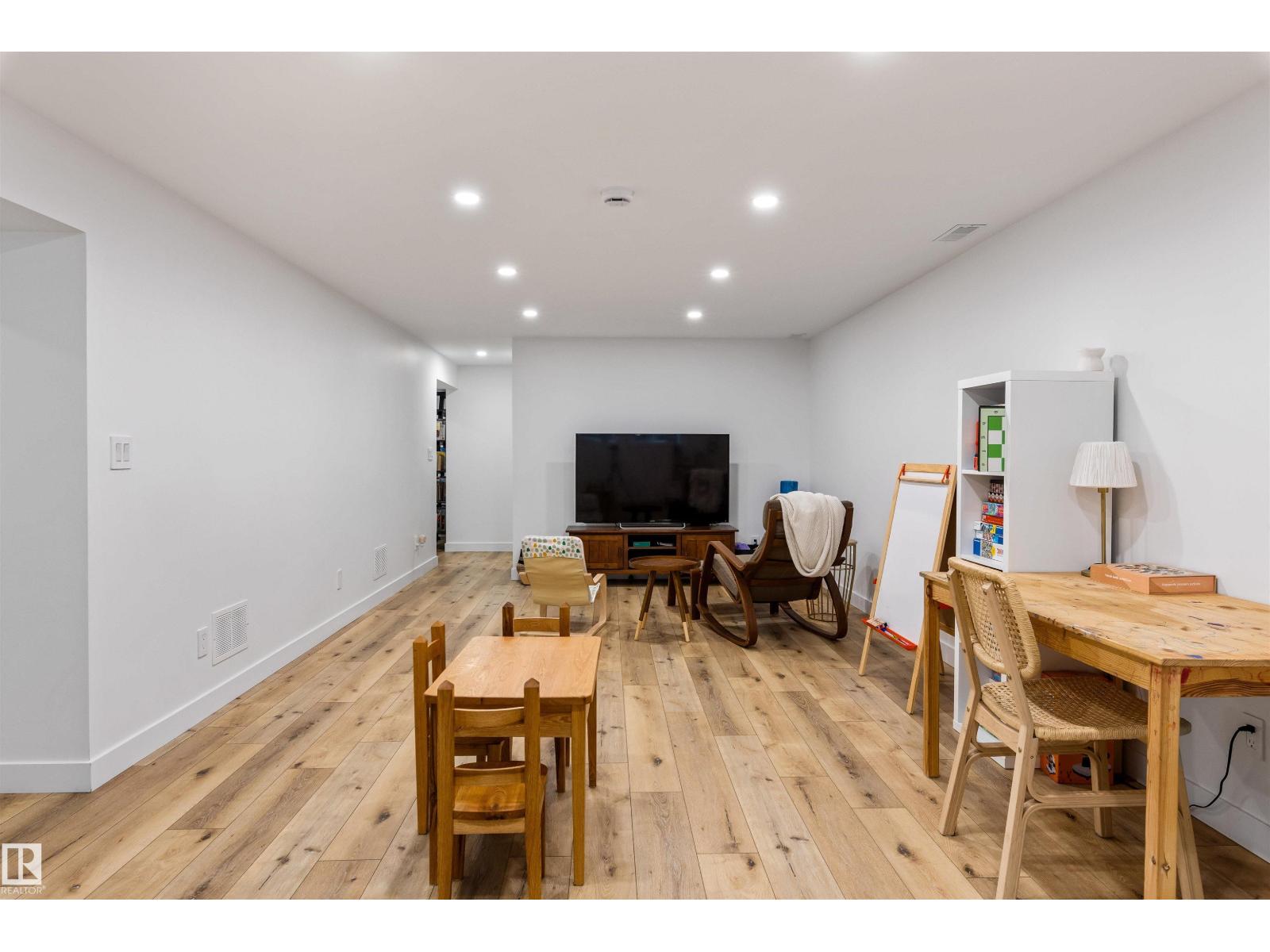 12 BELMONT DR - 26