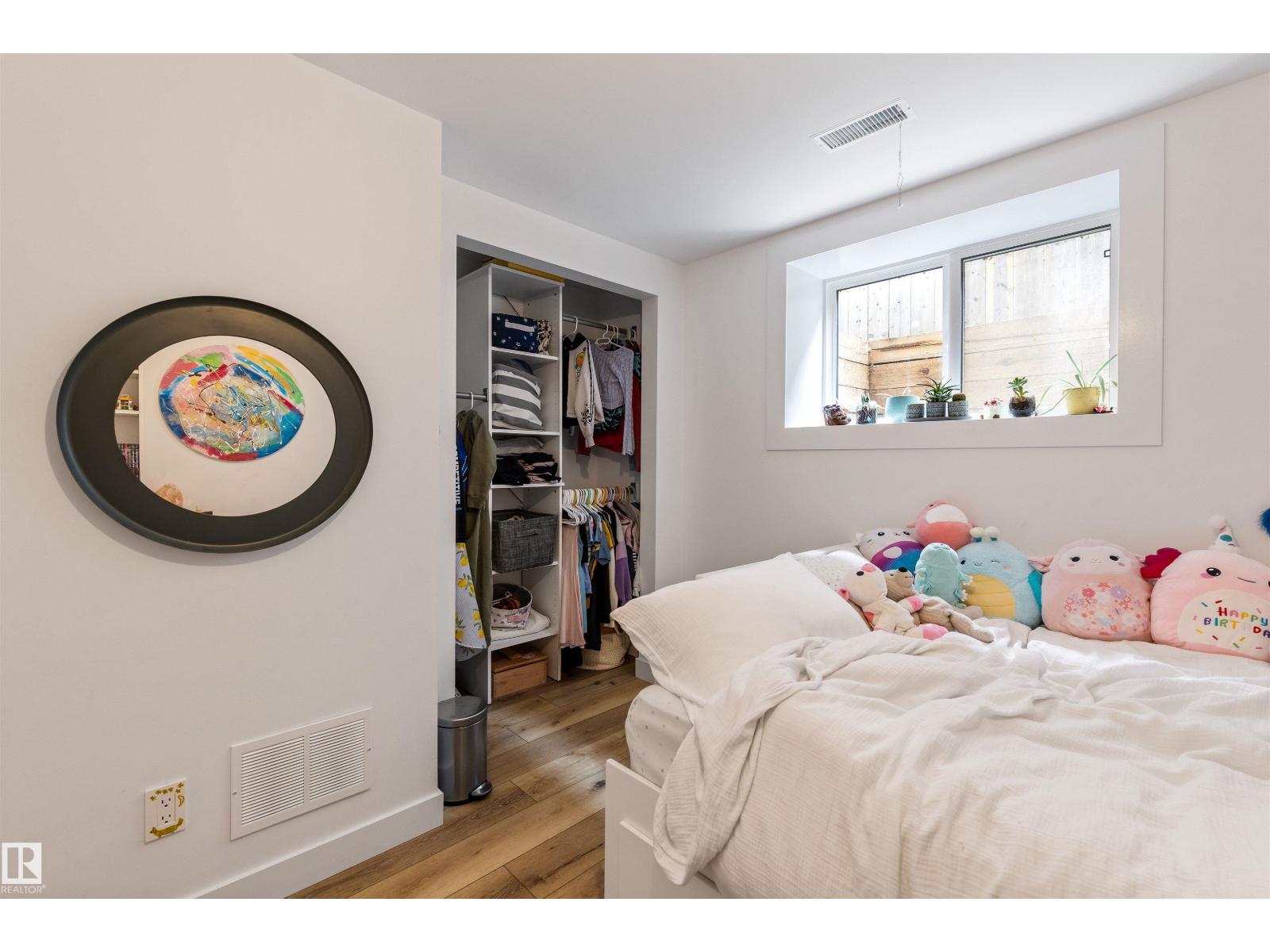 12 BELMONT DR - 29