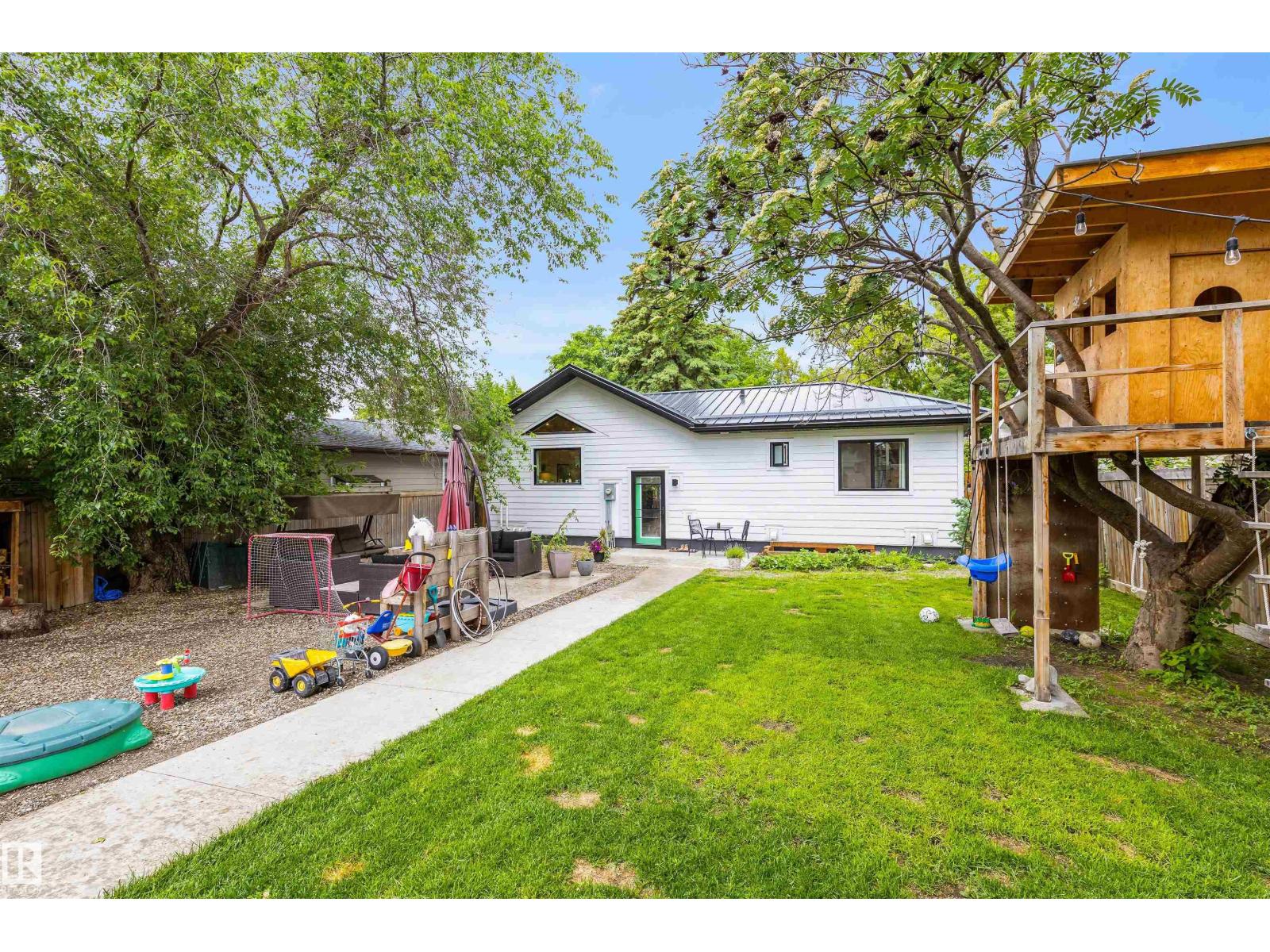 12 BELMONT DR - 39
