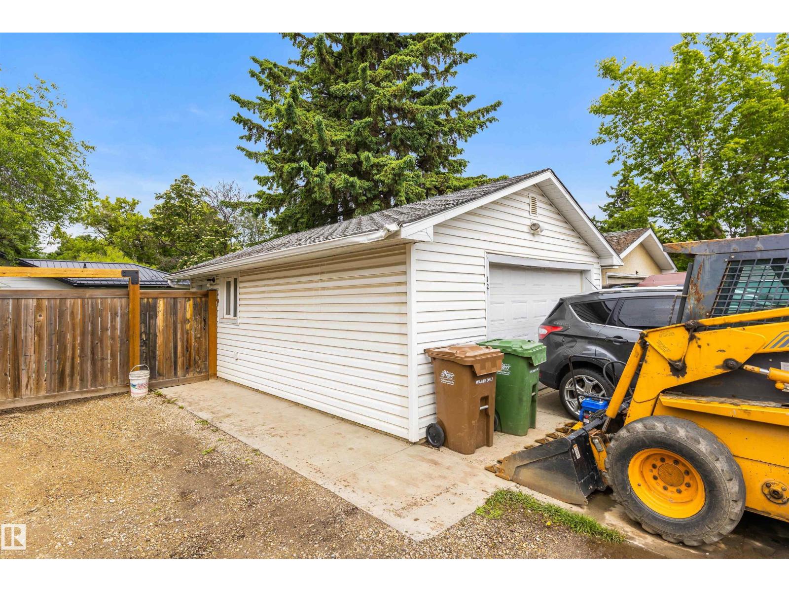 12 BELMONT DR - 44