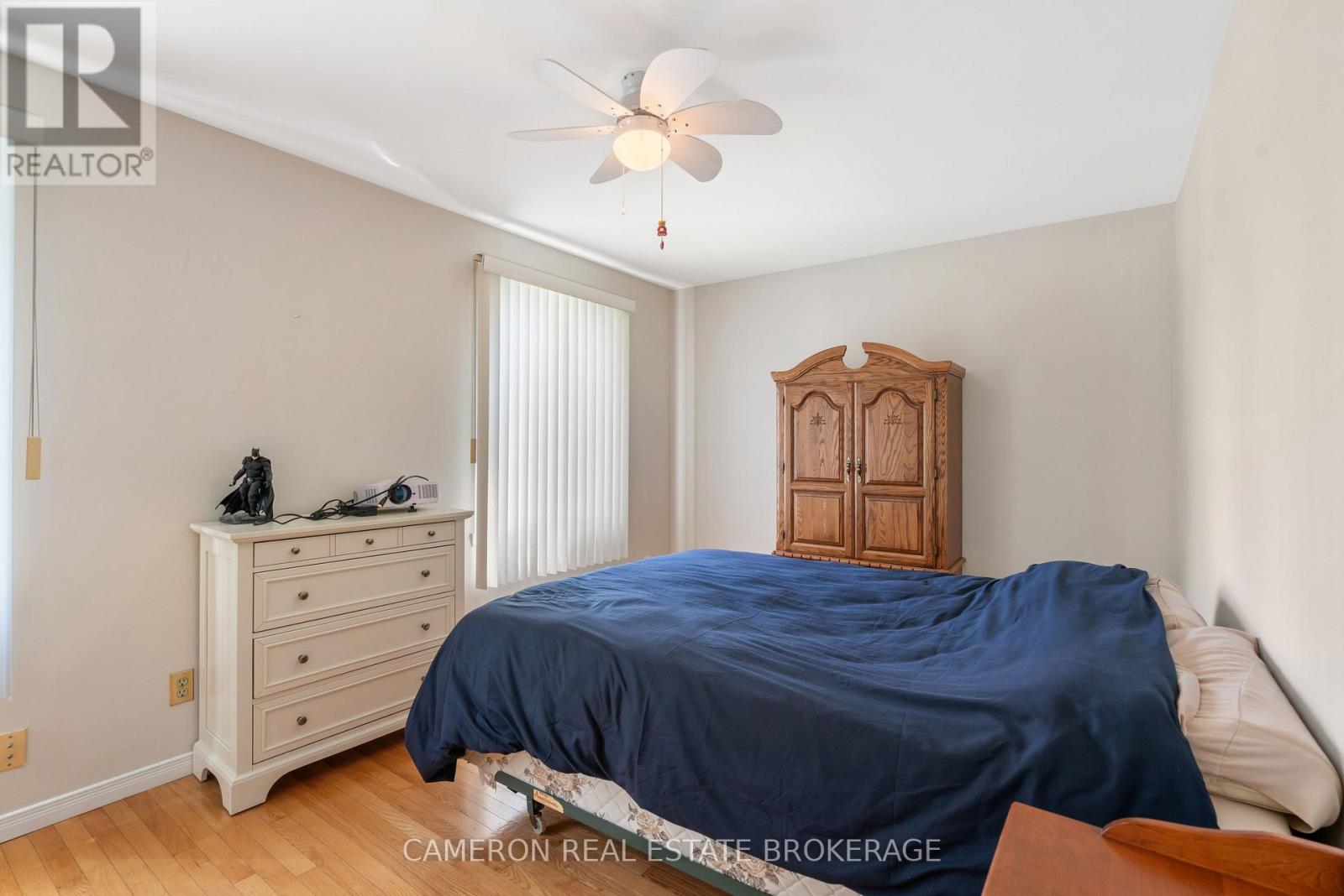 368 ANGELA CRESCENT - 20