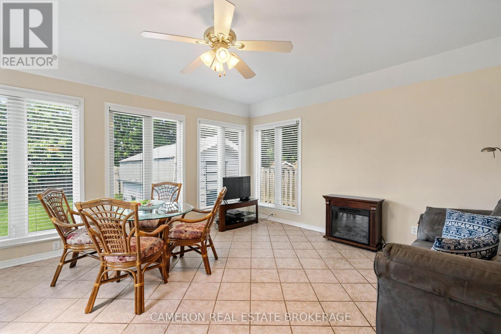 368 ANGELA CRESCENT - 15